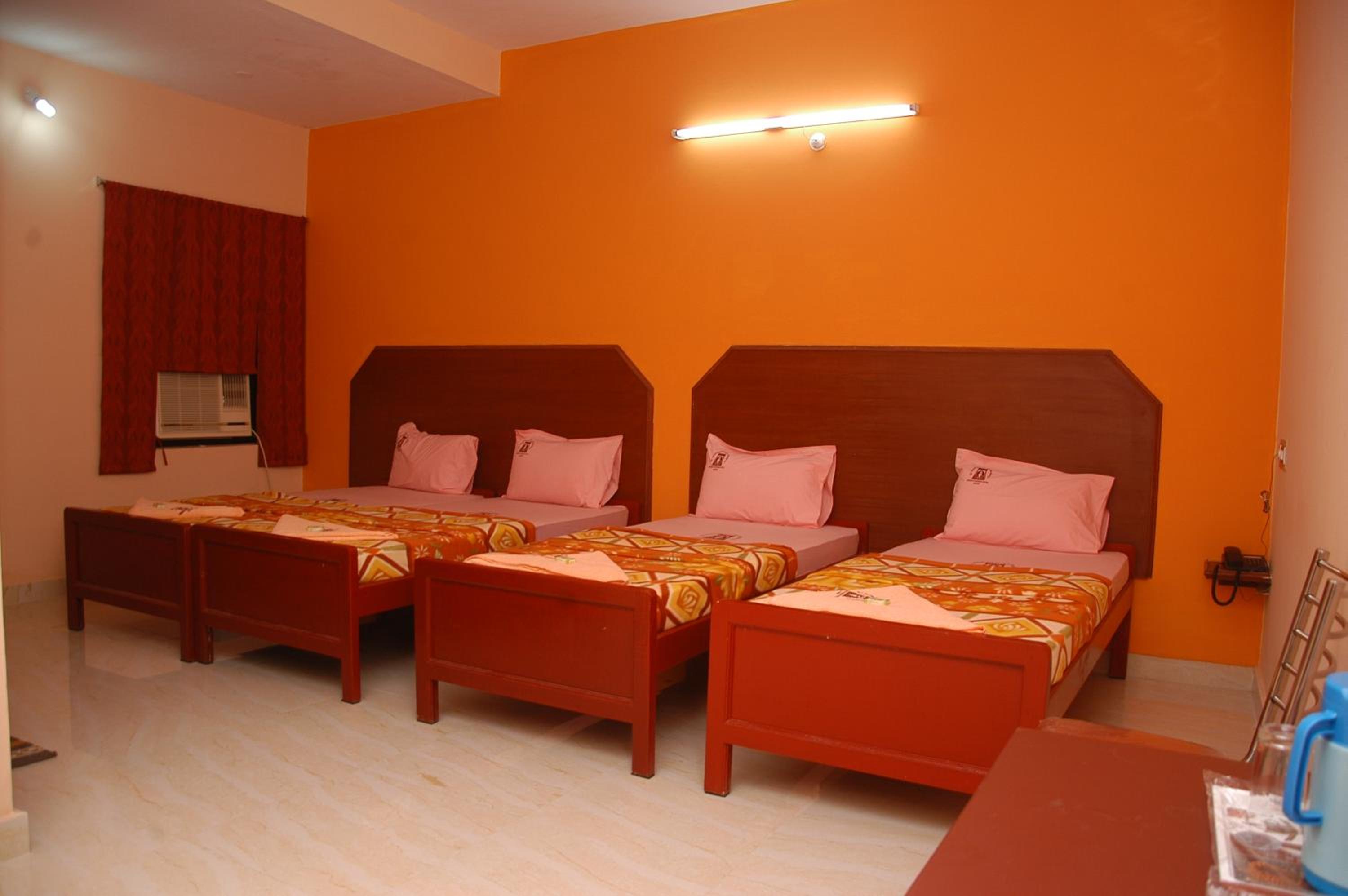 Deluxe Family Room - Photo 2