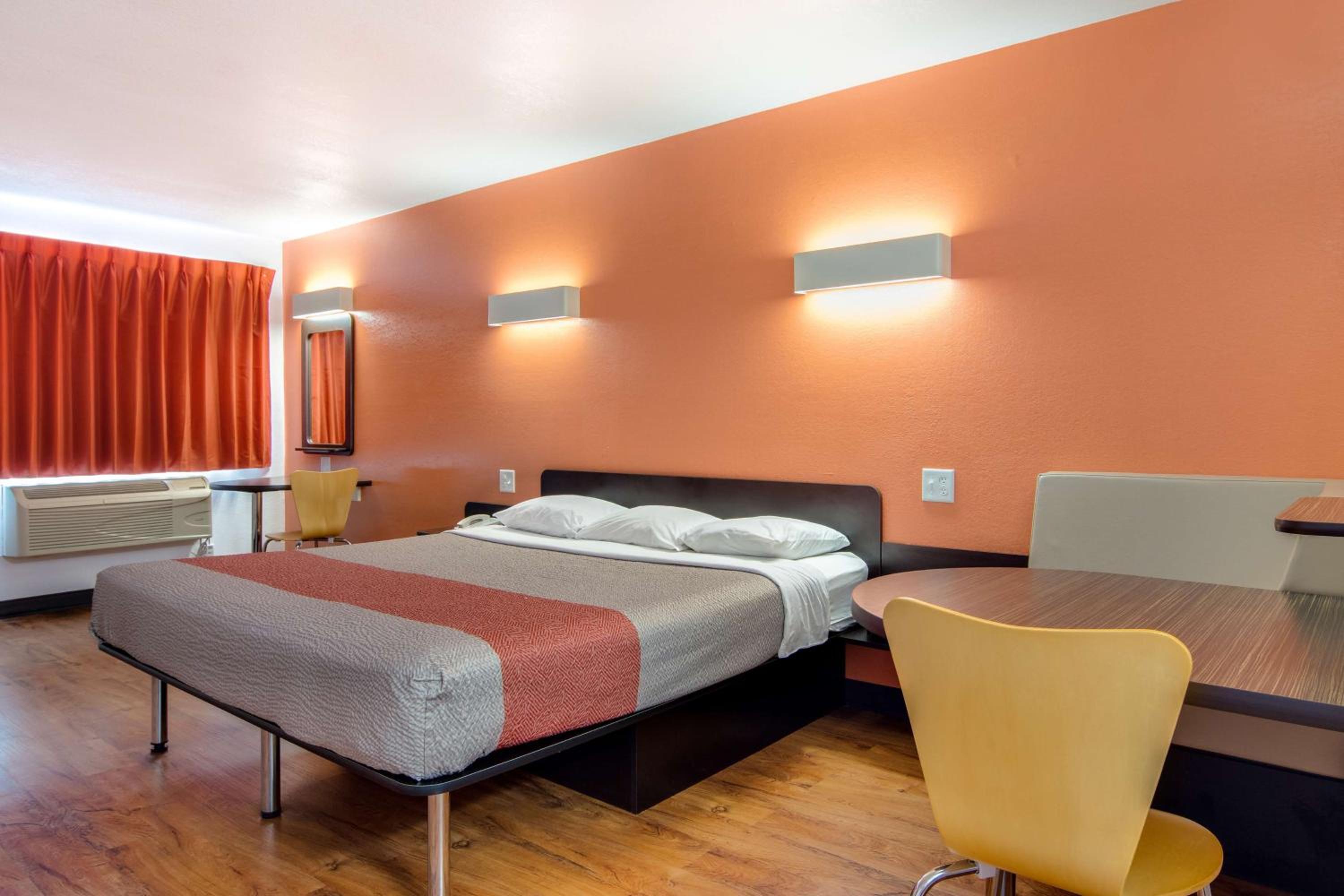 Quadruple Room - Non-Smoking - Photo 8