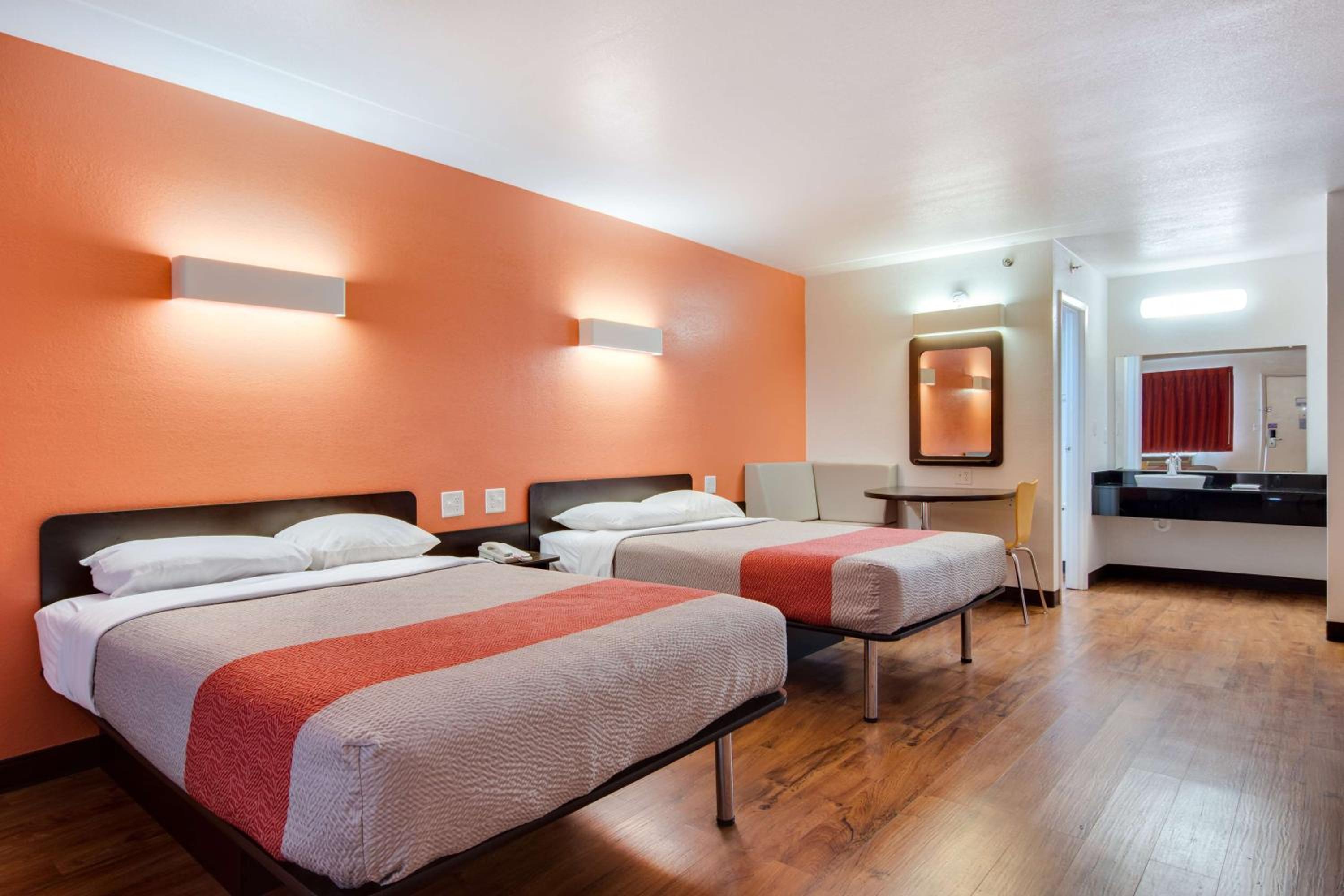 Quadruple Room - Non-Smoking - Photo 1