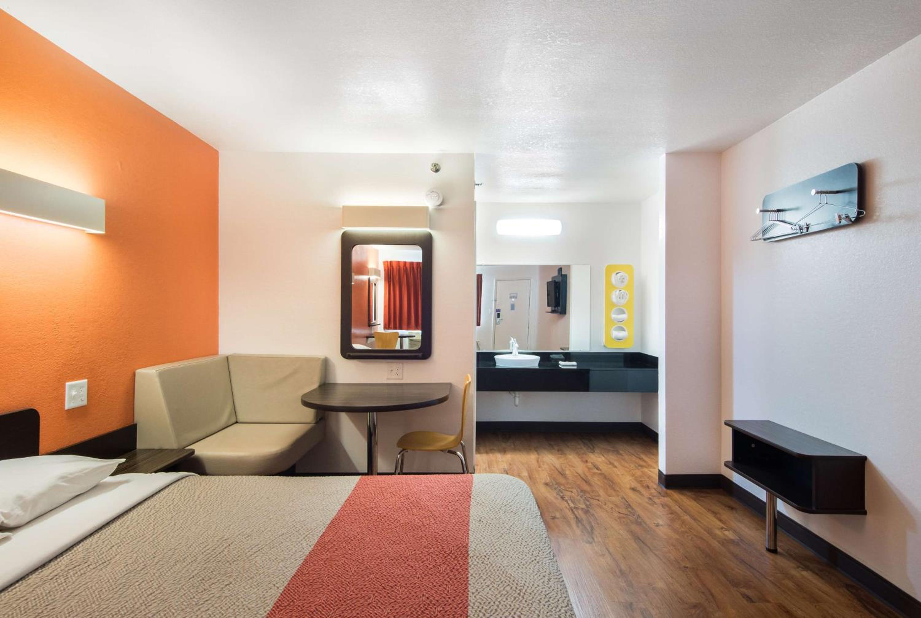 Quadruple Room - Non-Smoking - Photo 2