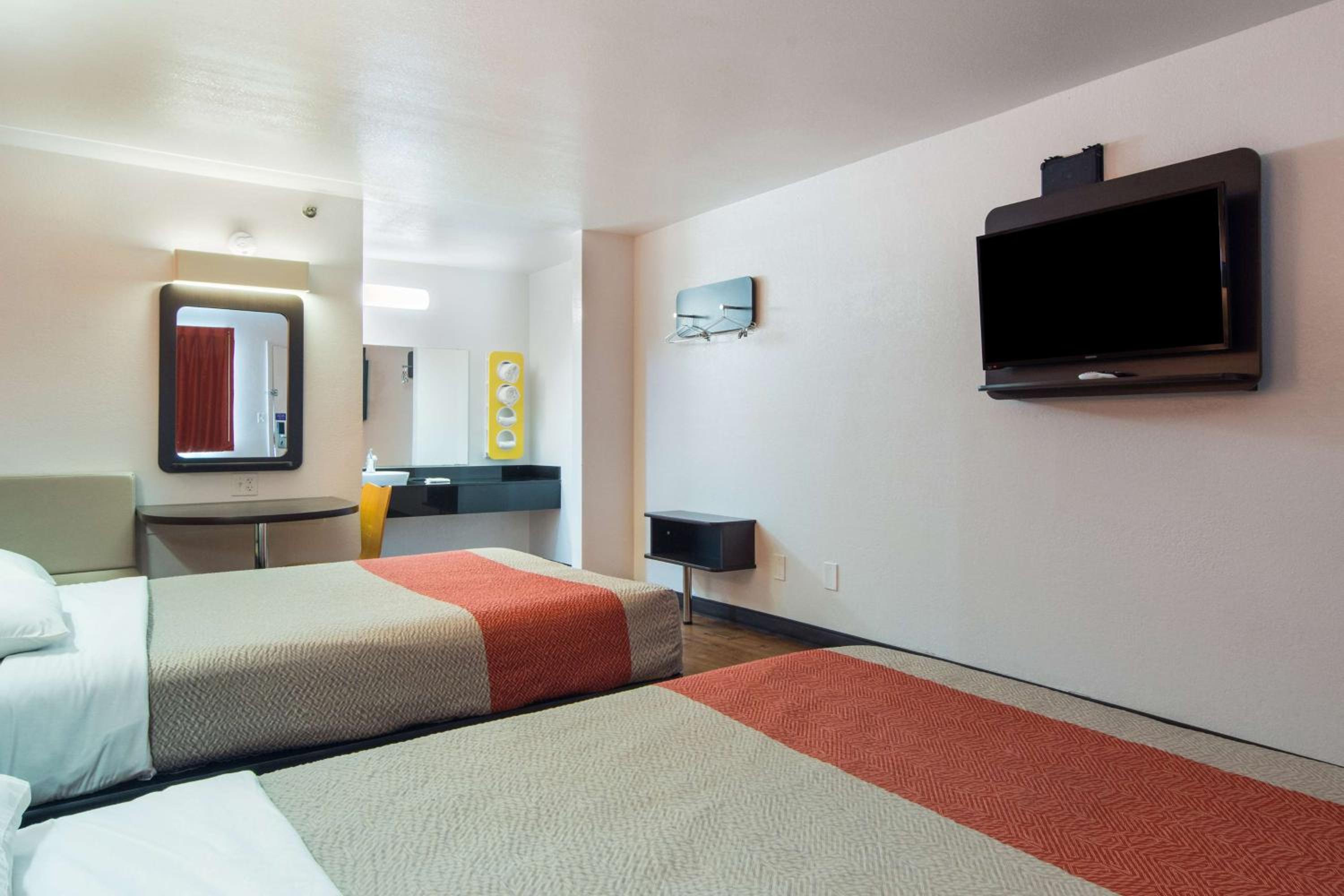 Deluxe Quadruple Room - Non-Smoking