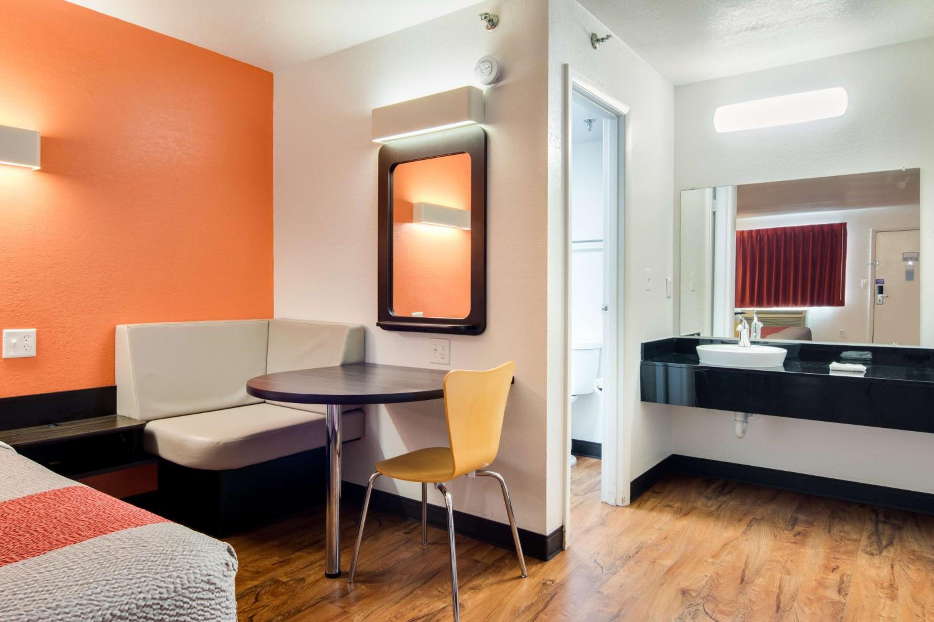 Quadruple Room - Non-Smoking - Photo 9