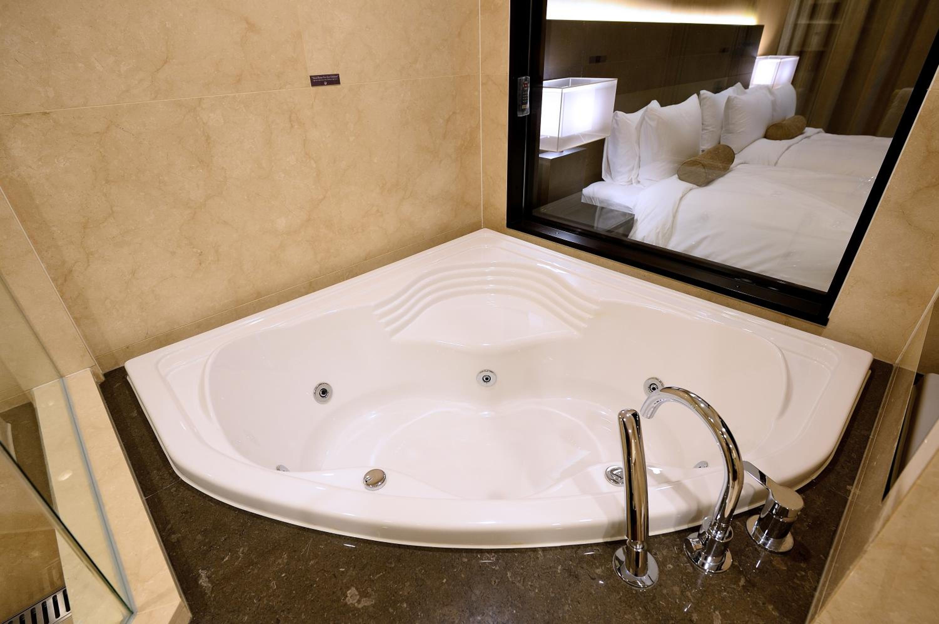 Midas Corner Suite photo 2