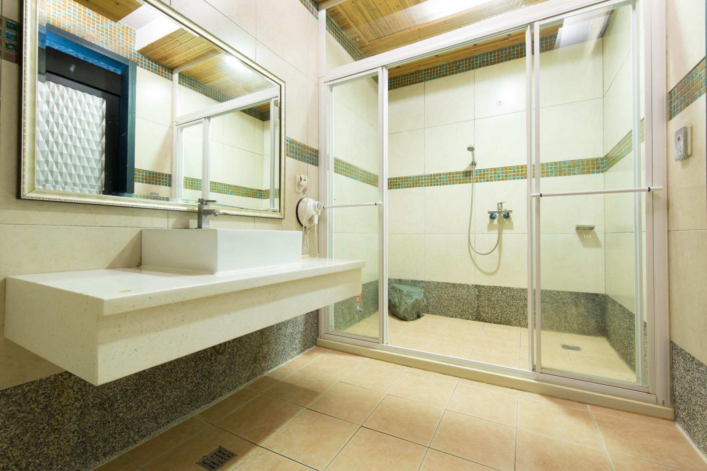 Quadruple Room with Hot Spring (Check-in after 21:00PM) photo 2