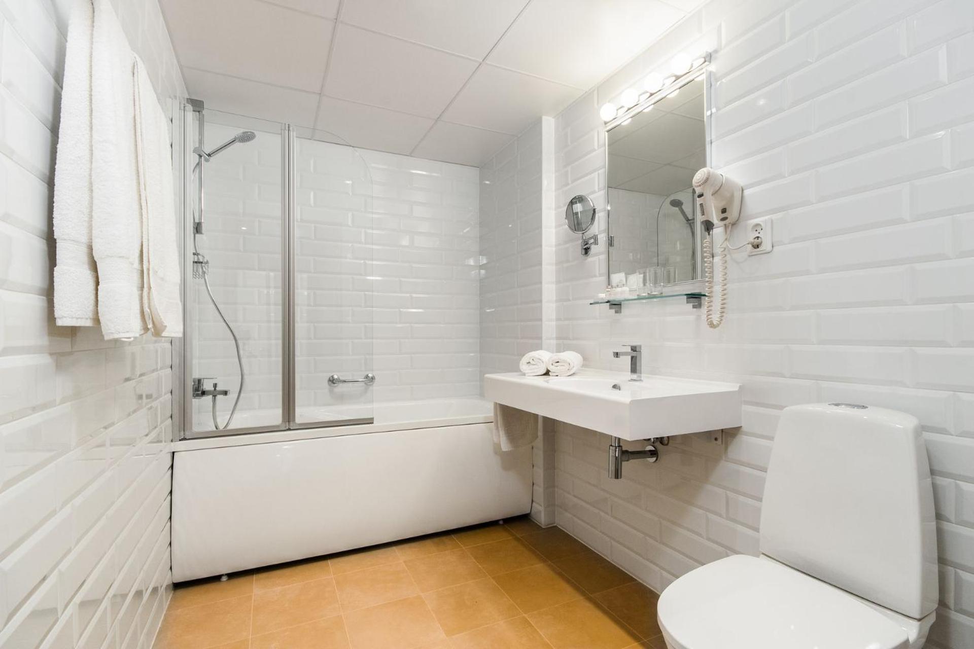 Standard Twin Room - Photo 2