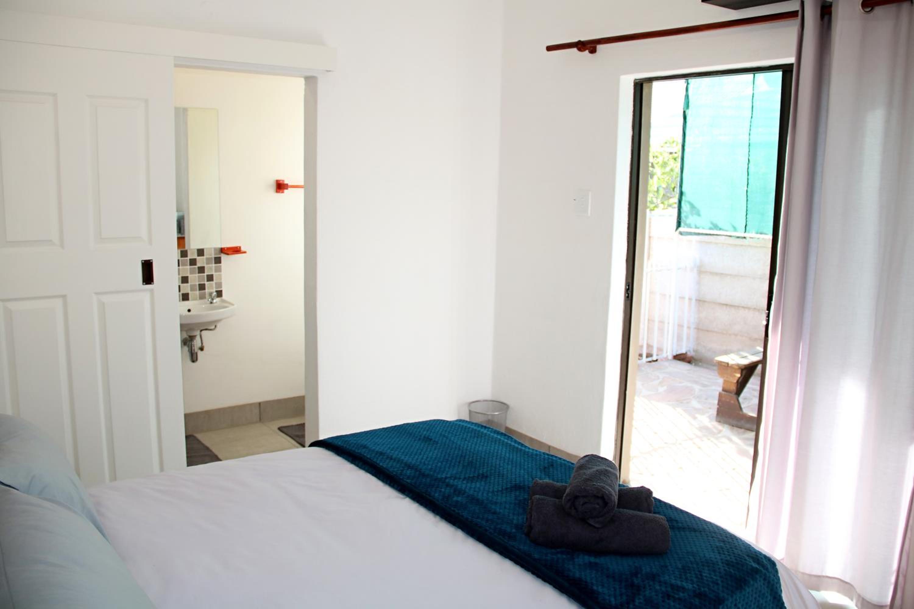Double Room with Private Bathroom - Photo 3