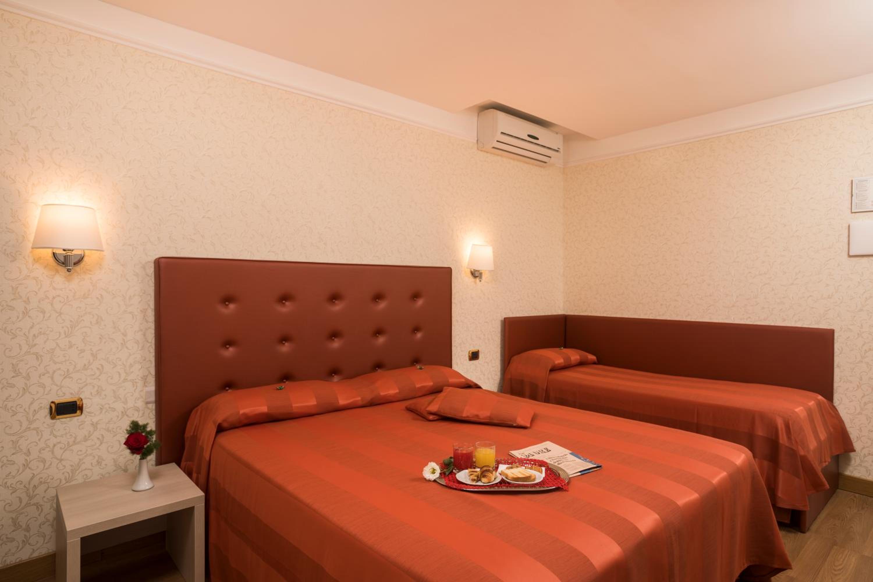 Triple Room photo 2