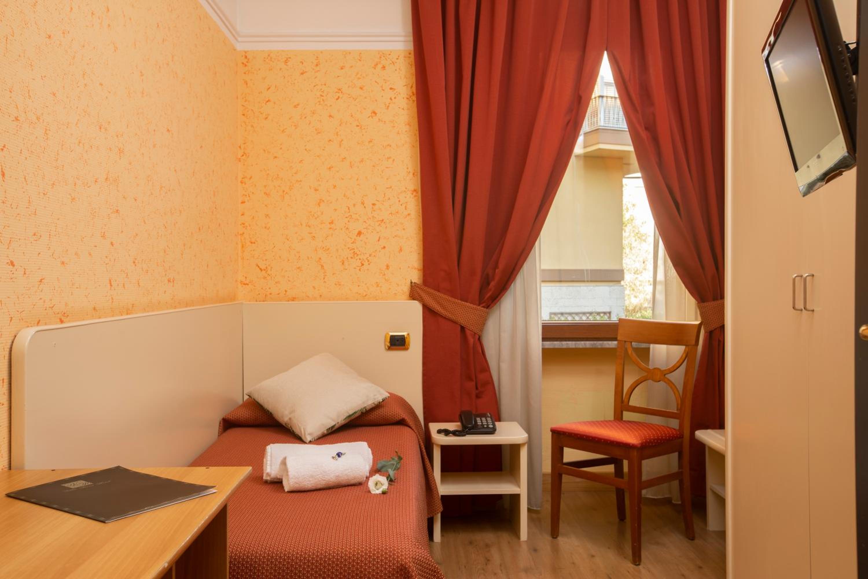 Single Room photo 2