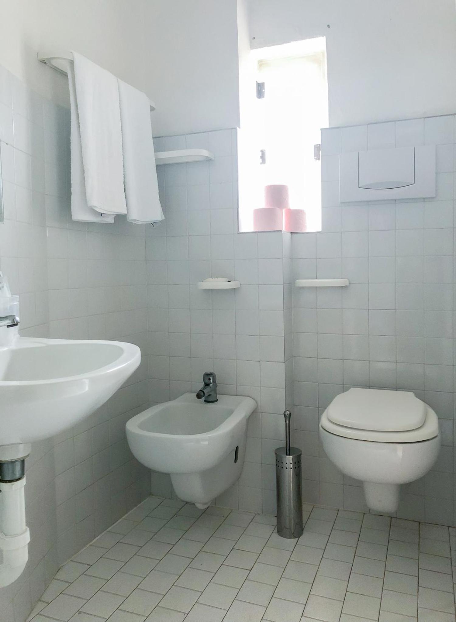 Standard Double Room - Photo 3