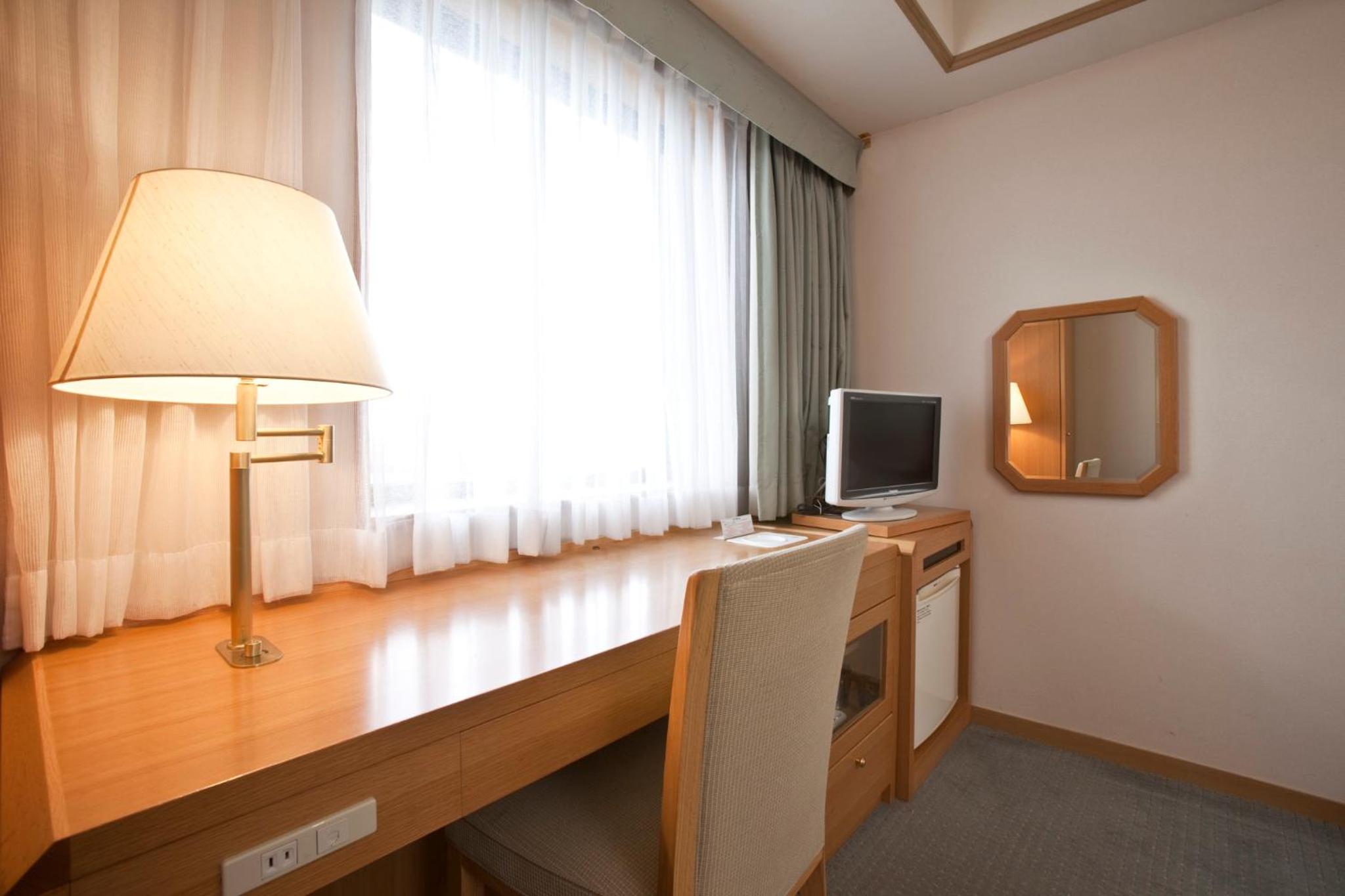 Twin Room - Non-Smoking - Photo 2