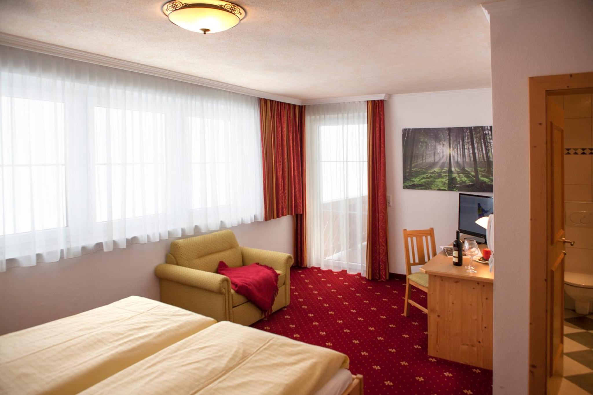 Double or Twin Room with Balcony photo 1
