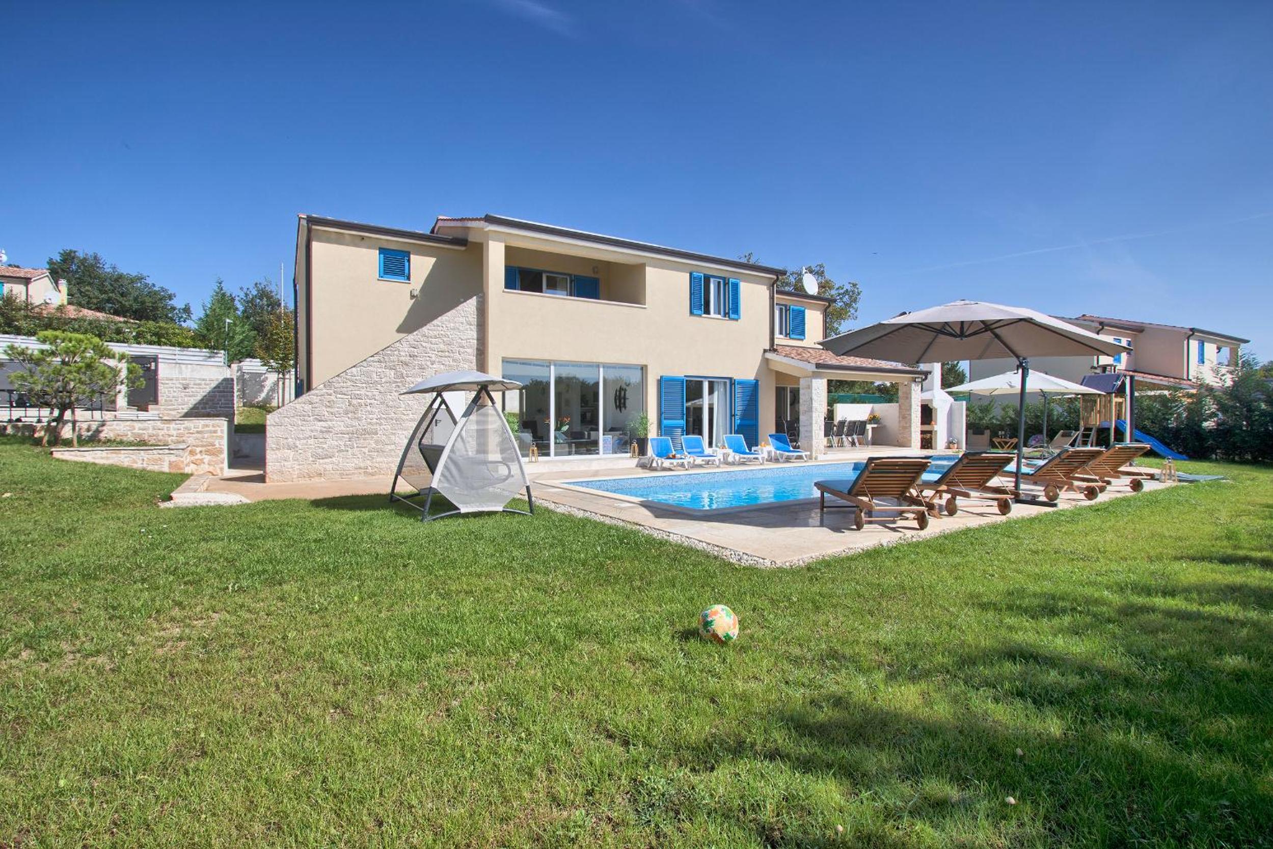 Villa photo 2