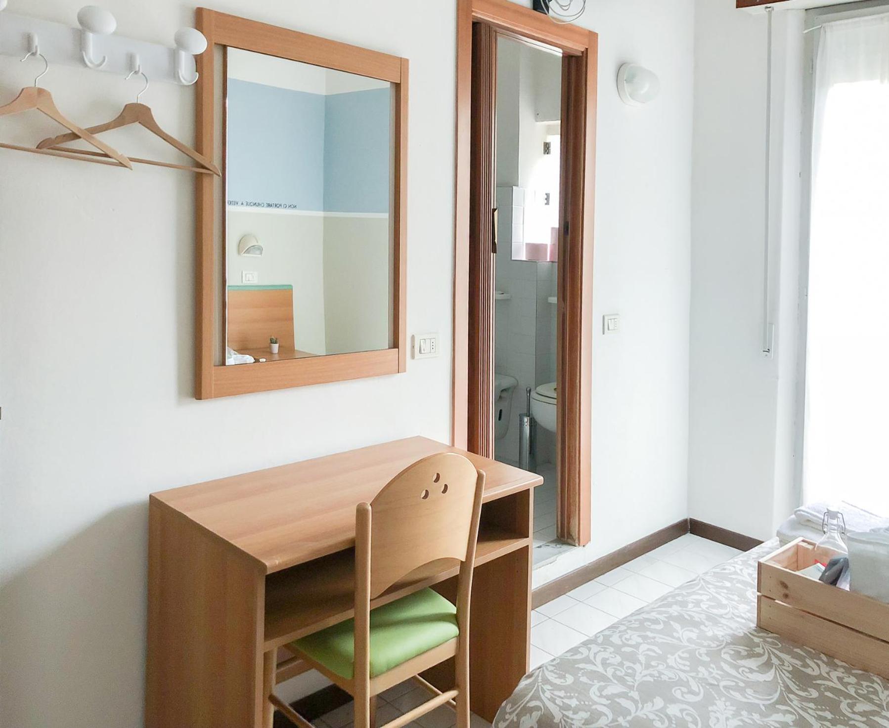 Standard Double Room - Photo 14