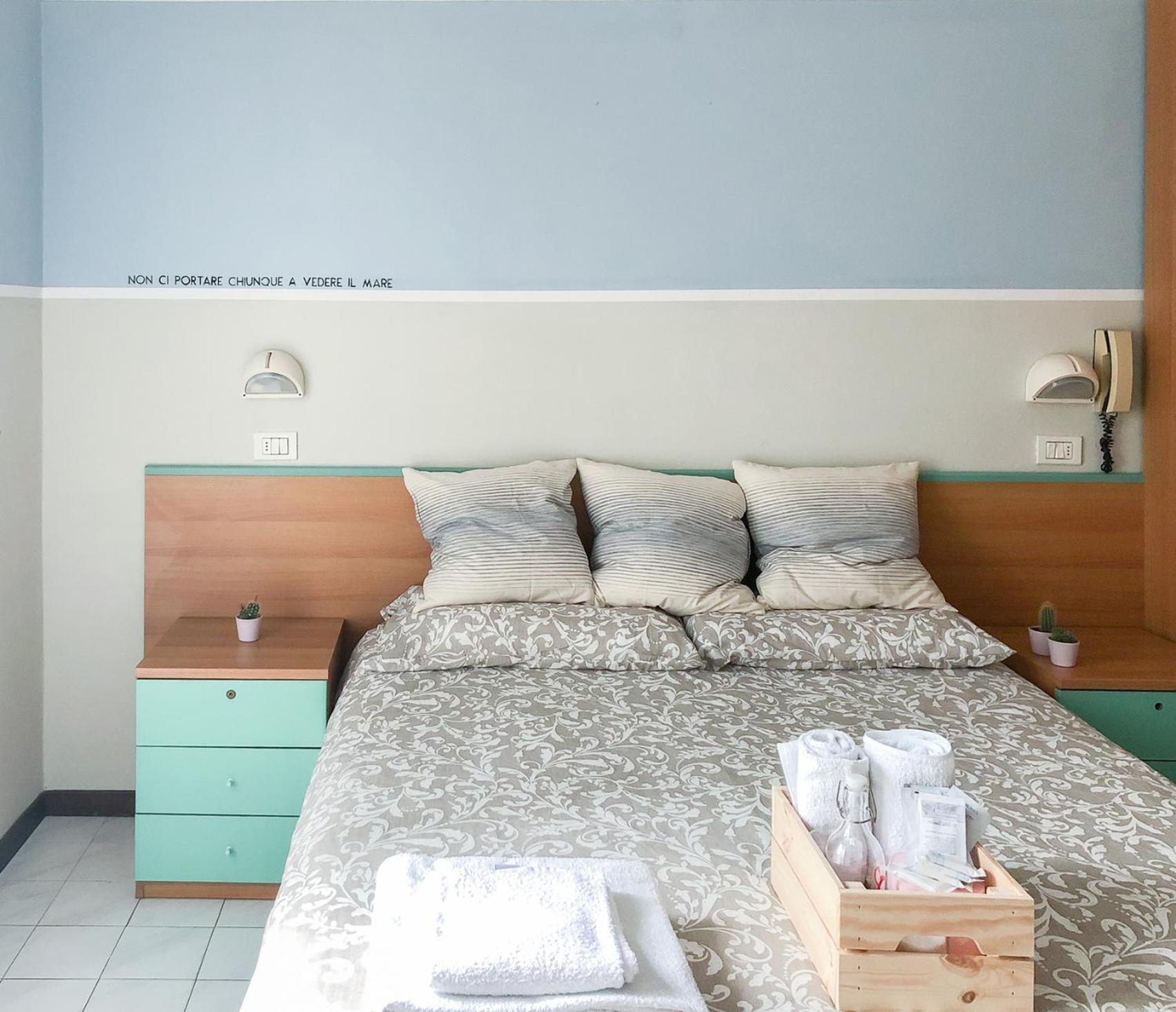 Standard Double Room - Photo 12