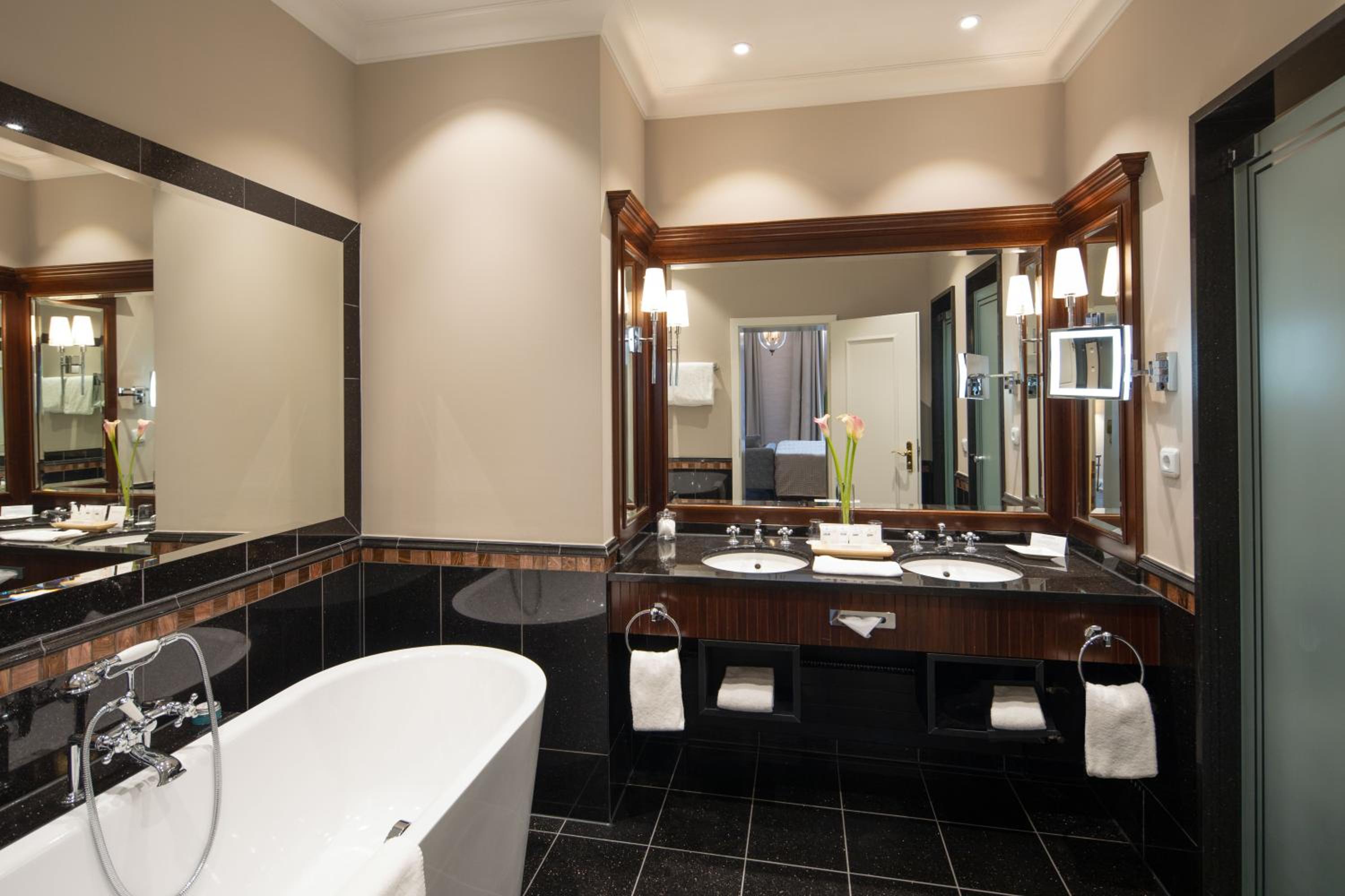Deluxe Suite Deluxe Suite