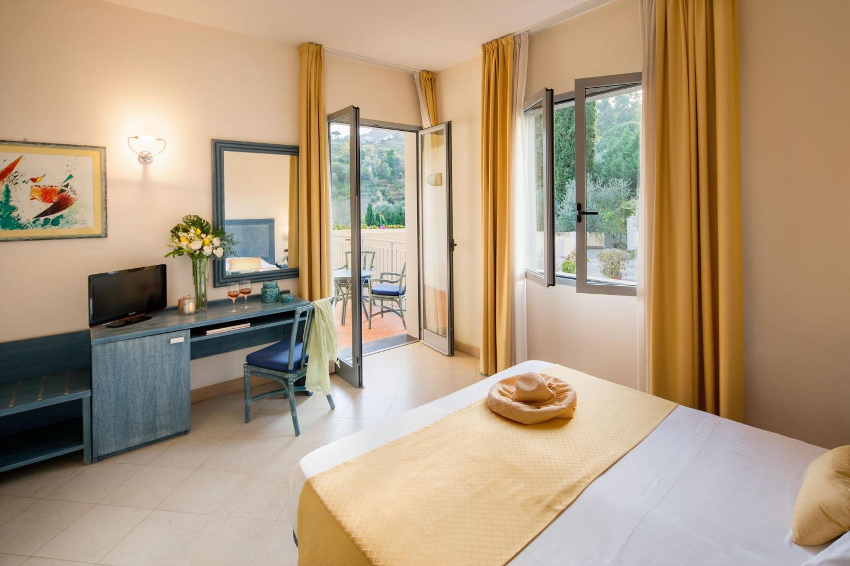 Standard Double or Twin Room with Balcony - Photo 1