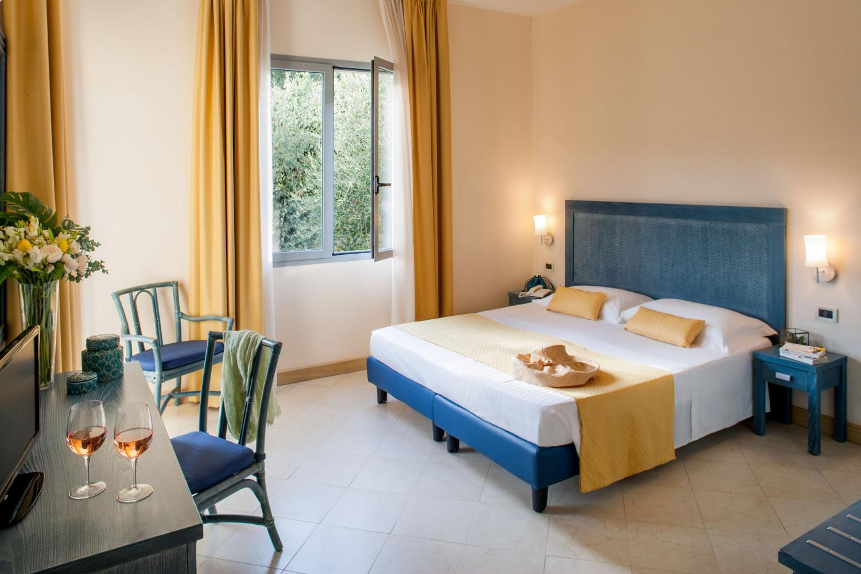Standard Double or Twin Room with Balcony - Photo 2