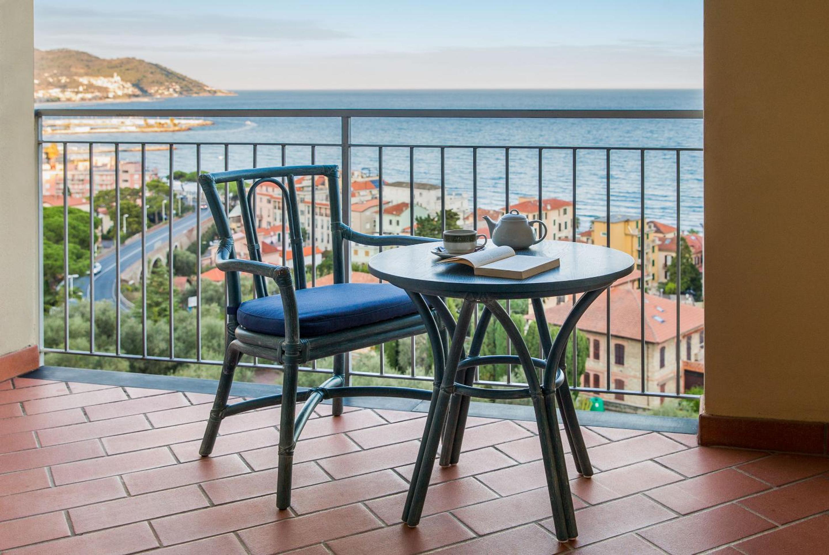 Double or Twin Room with Sea View - Photo 4