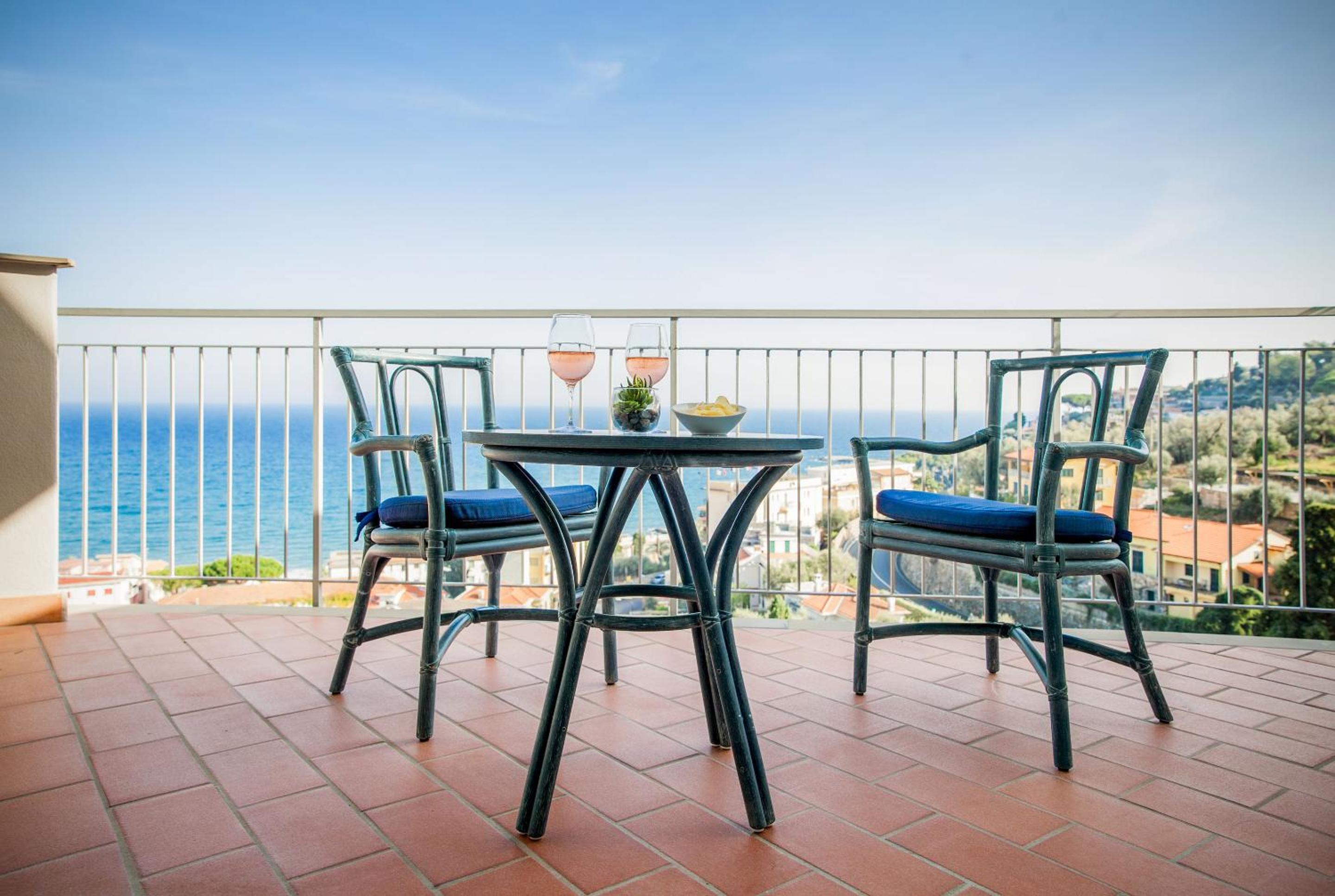 Double or Twin Room with Sea View - Photo 3