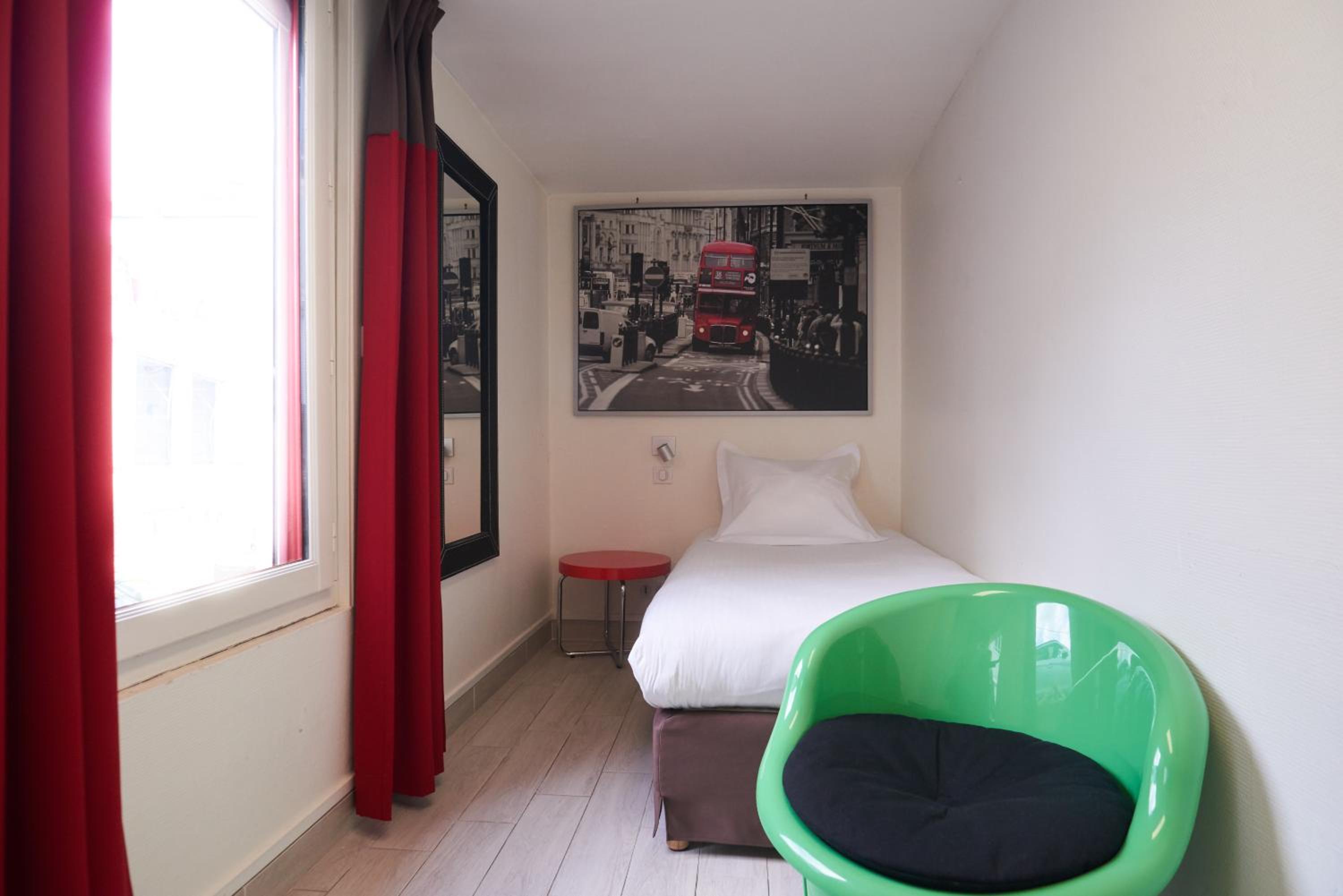 Room 1 person photo 1