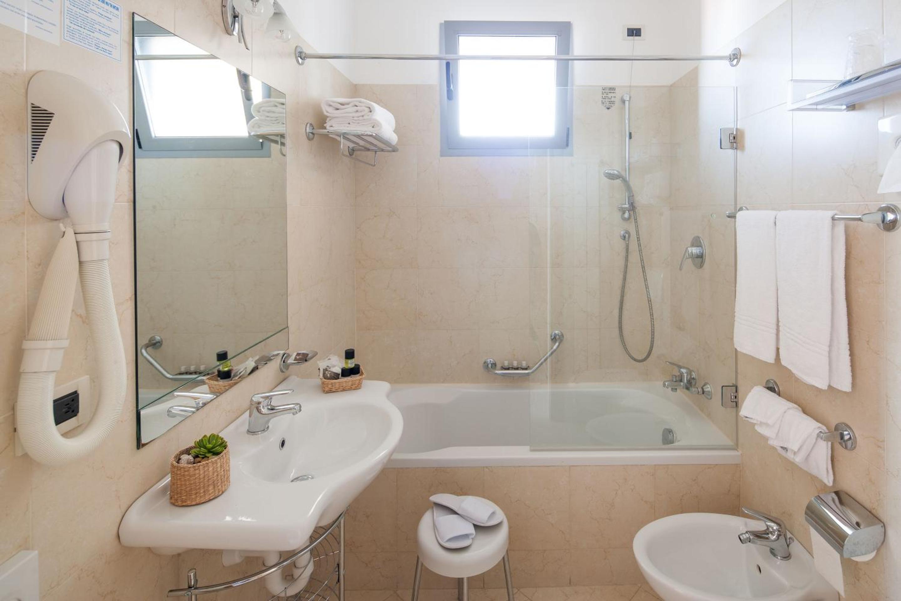Superior Double or Twin Room with Sea View - Photo 6