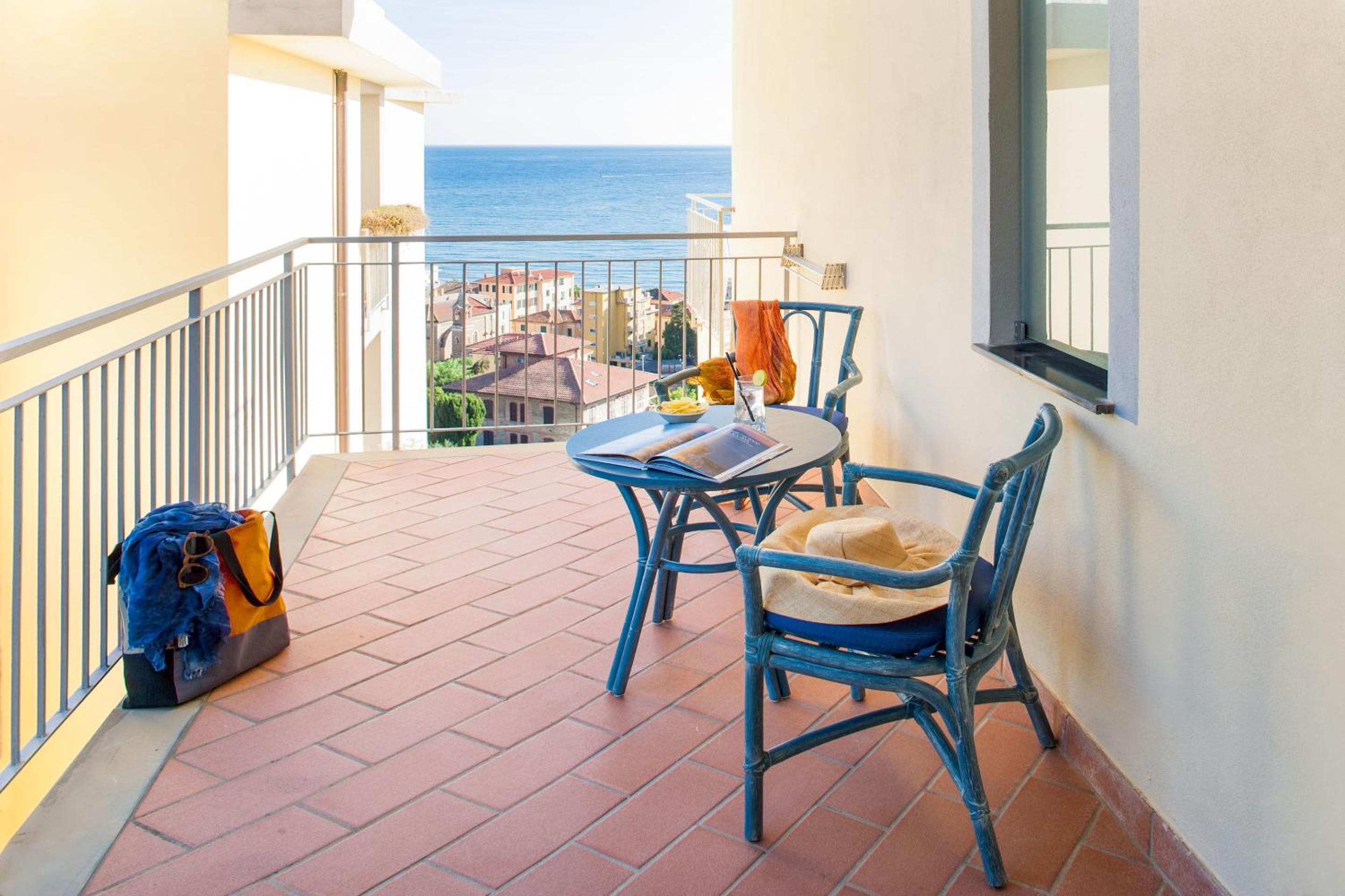  Double or Twin Room with Partial Sea View - Photo 4