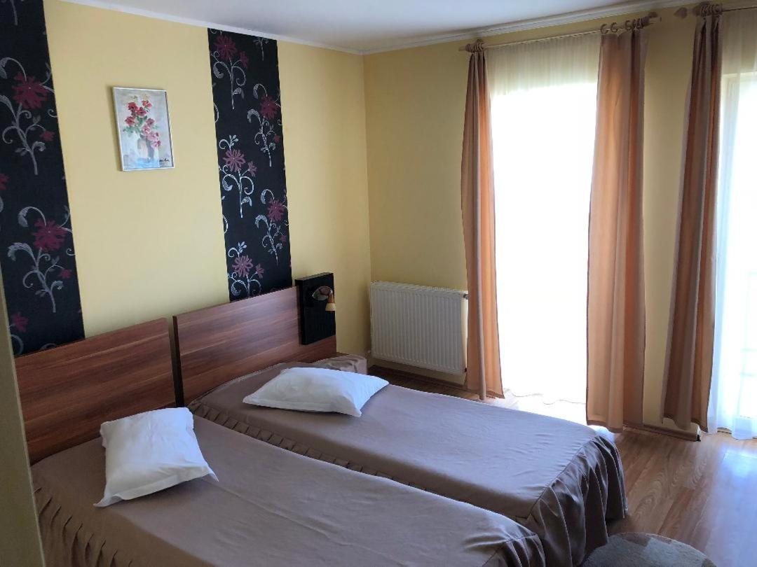 Twin Room with Private Bathroom photo 1