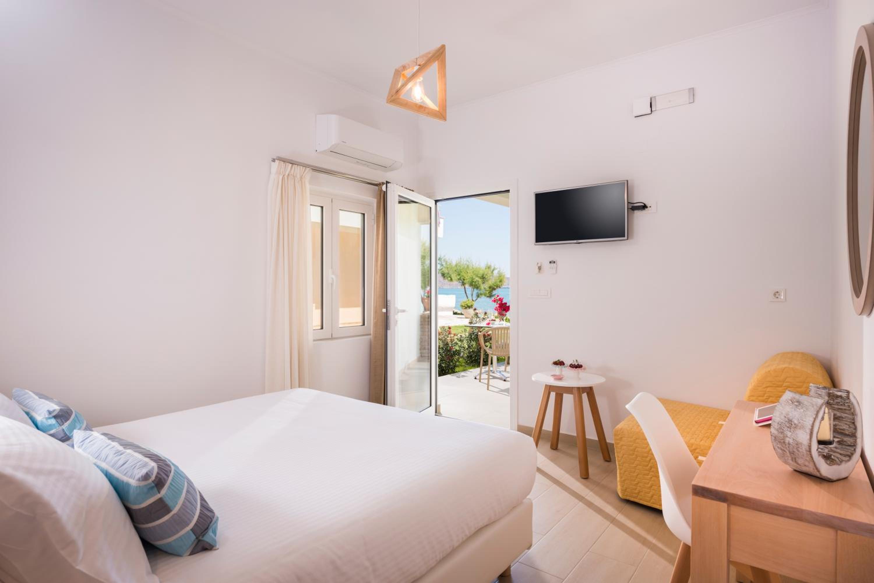 Superior Bungalow - Sea Front photo 1