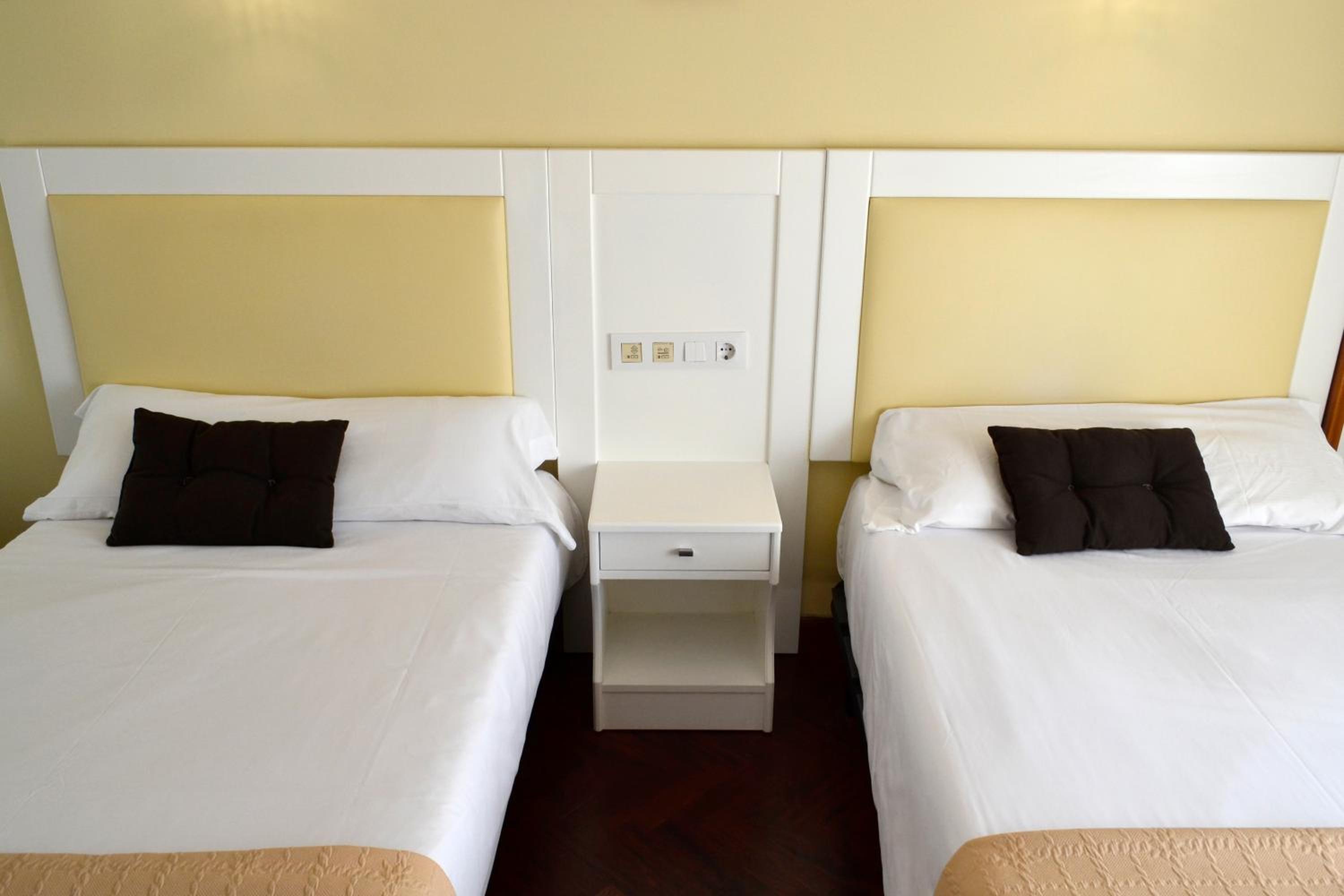 Superior Double Room with Partial Sea View