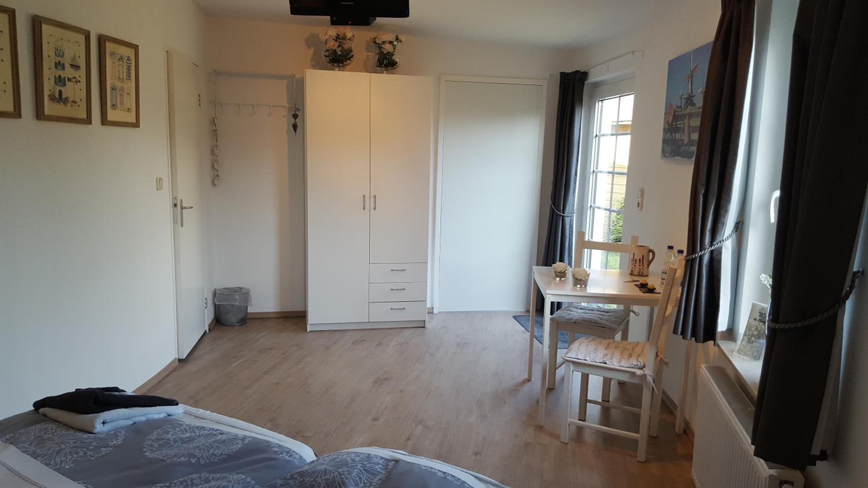 Deluxe Double Room with Two Single Beds photo 2