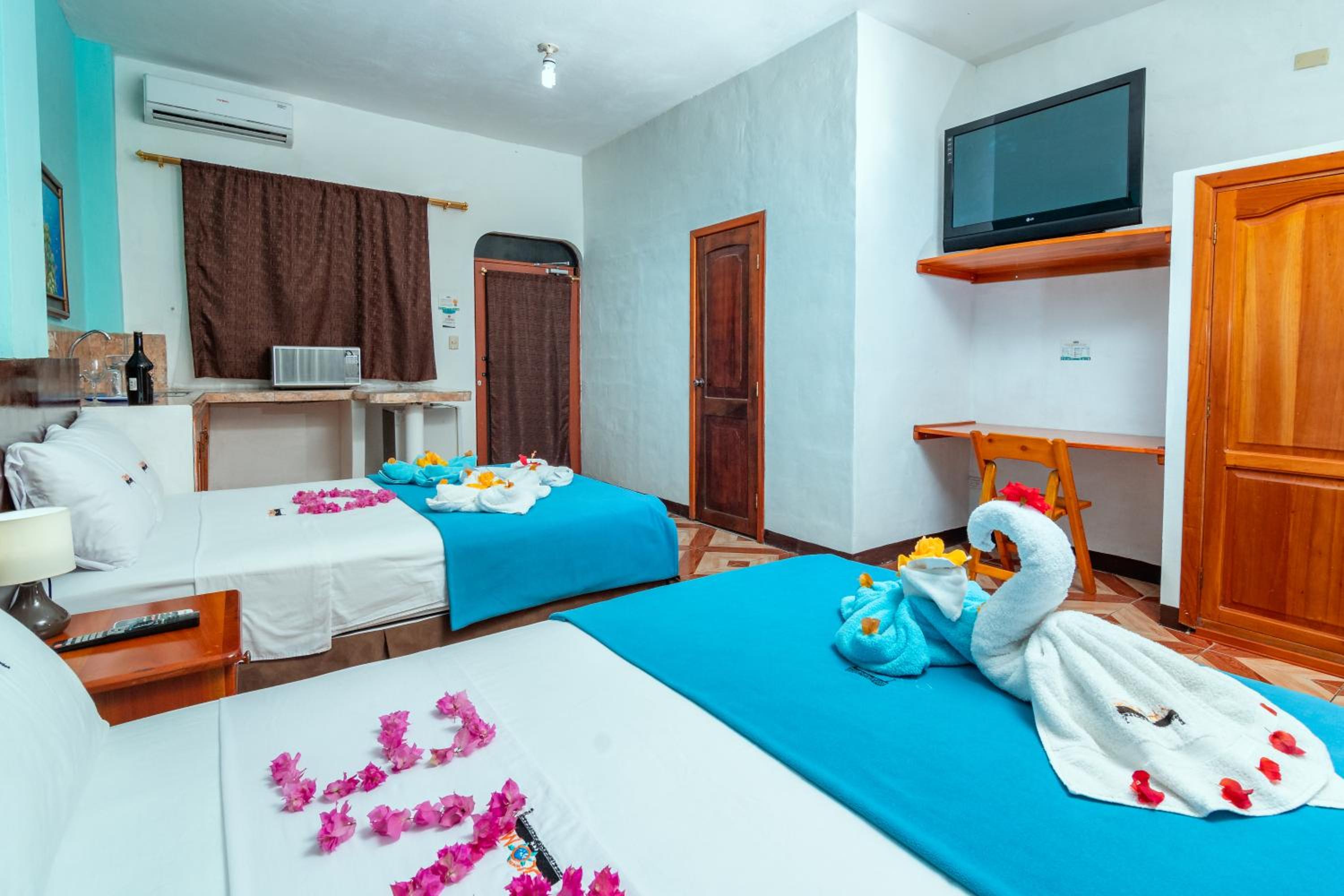 Double Room with Two Double Beds photo 2