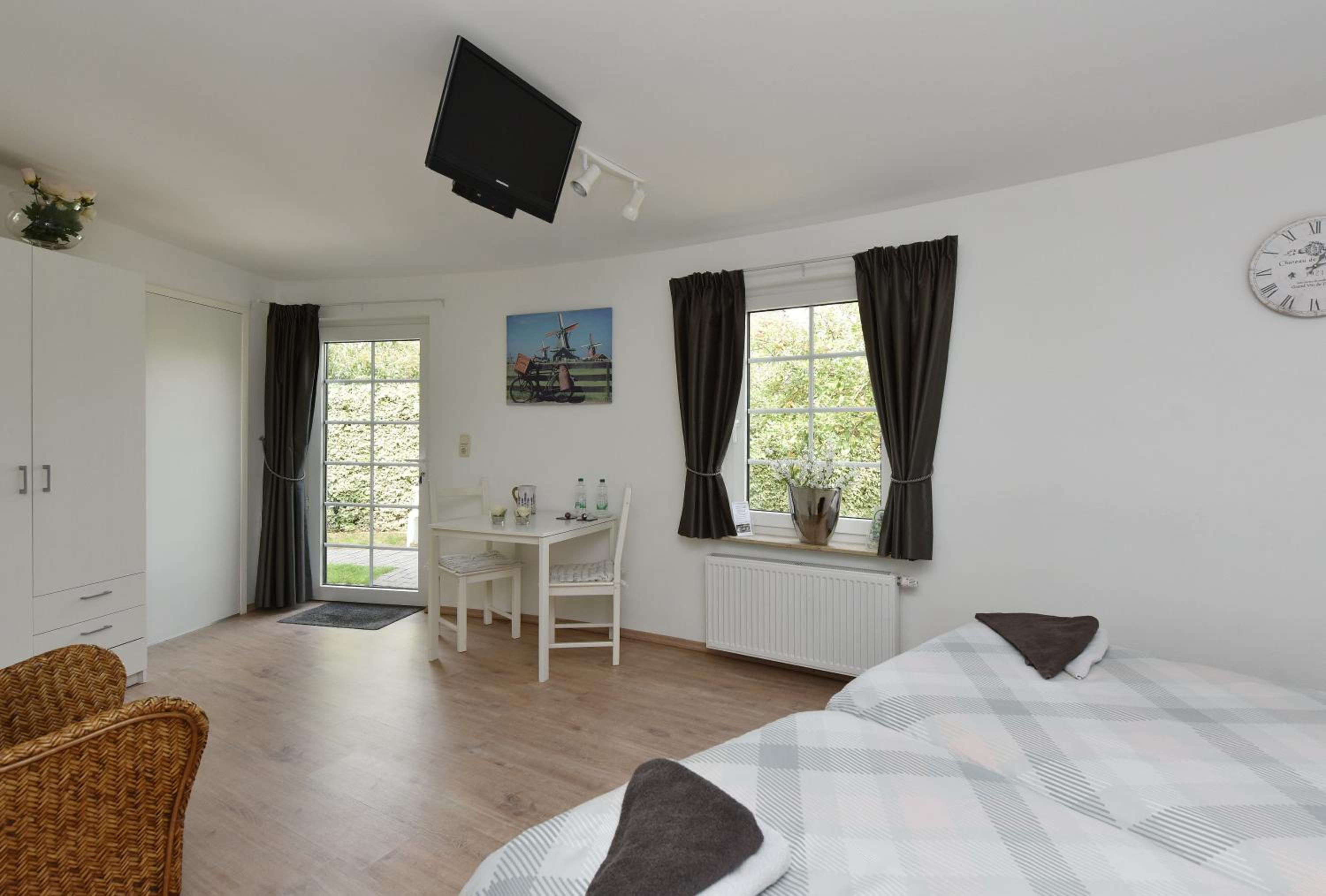 Deluxe Double Room with Two Single Beds photo 1