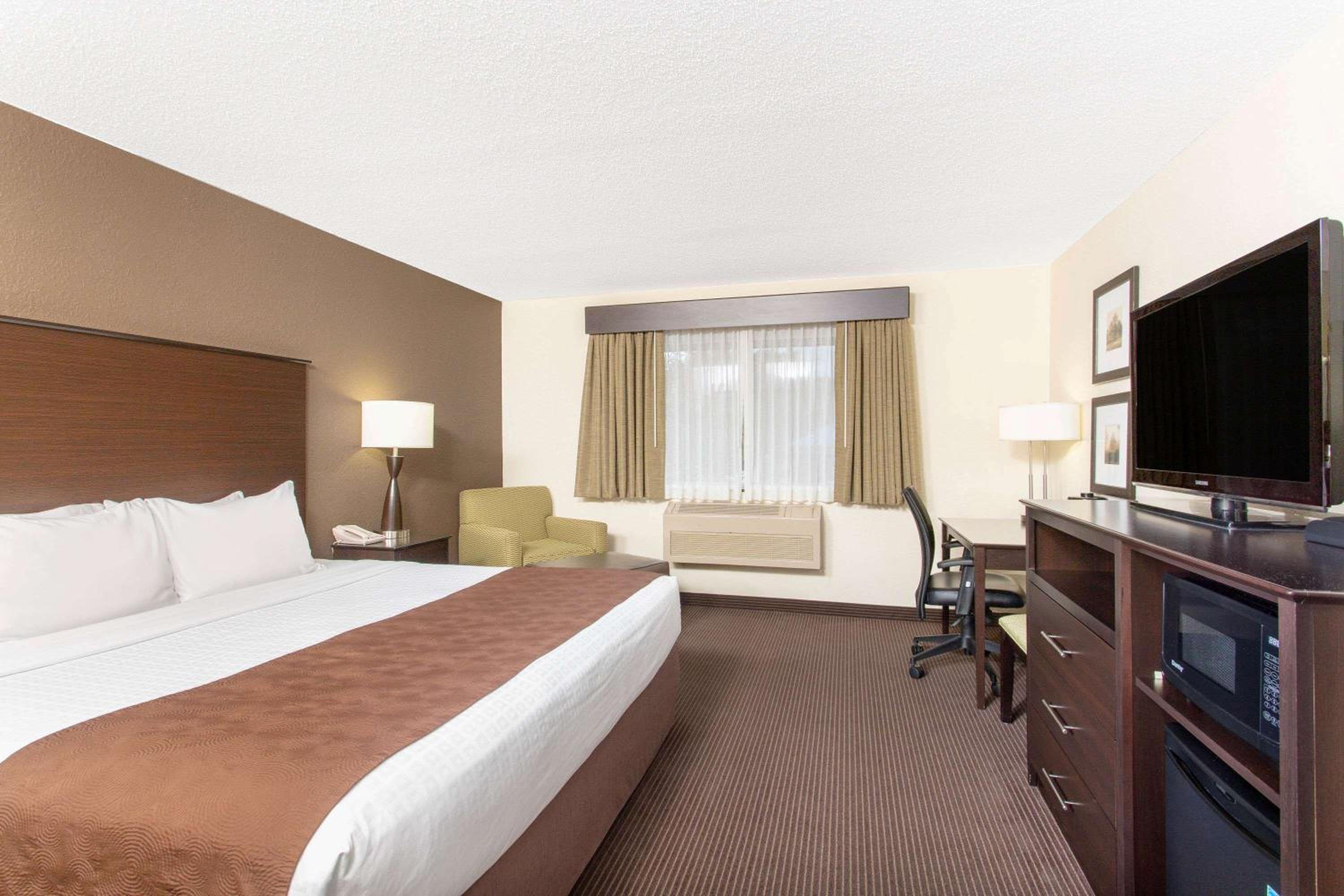 King Room - Non-Smoking - Photo 1