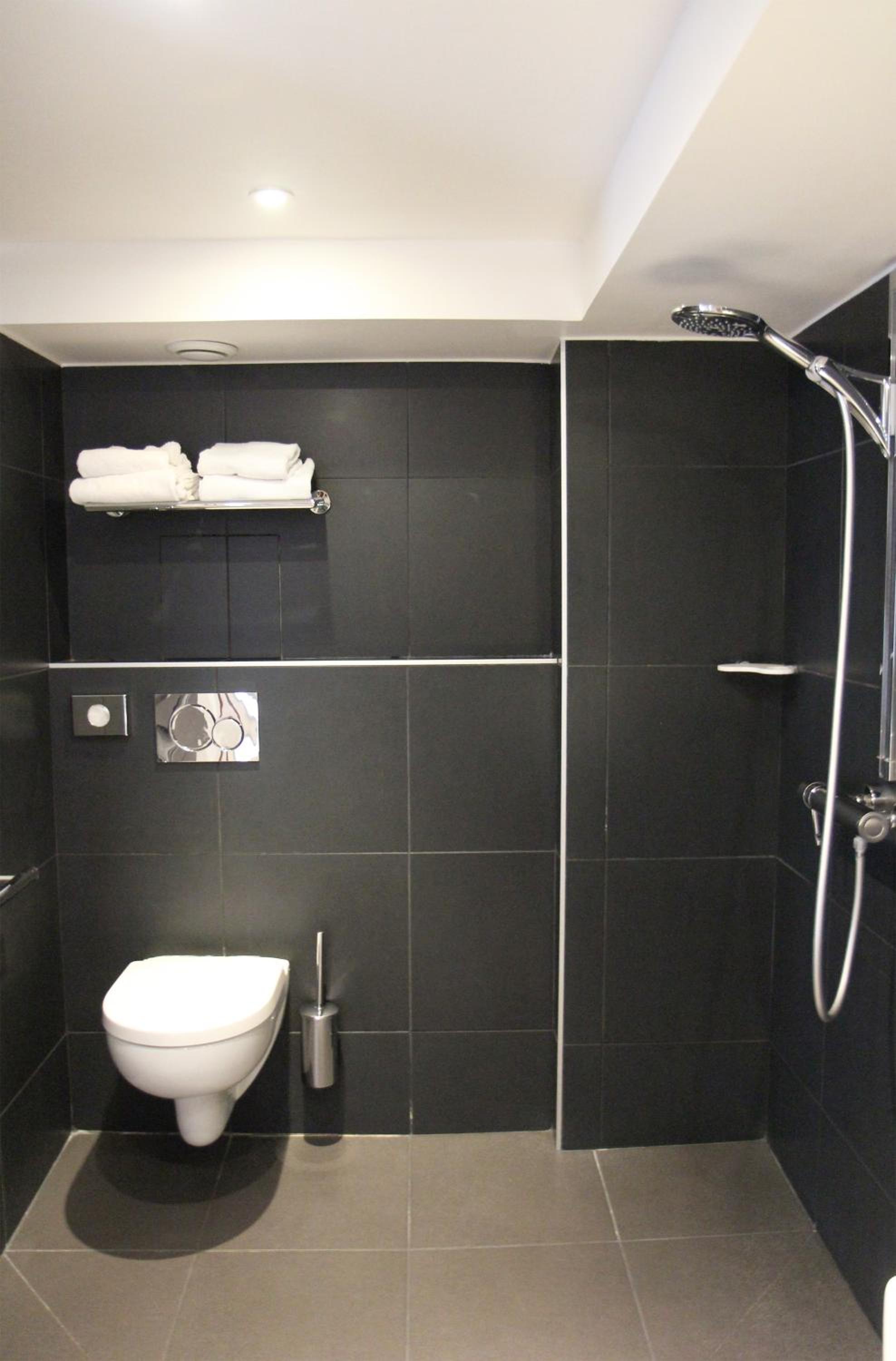 Classic Double Room thumbnail 5