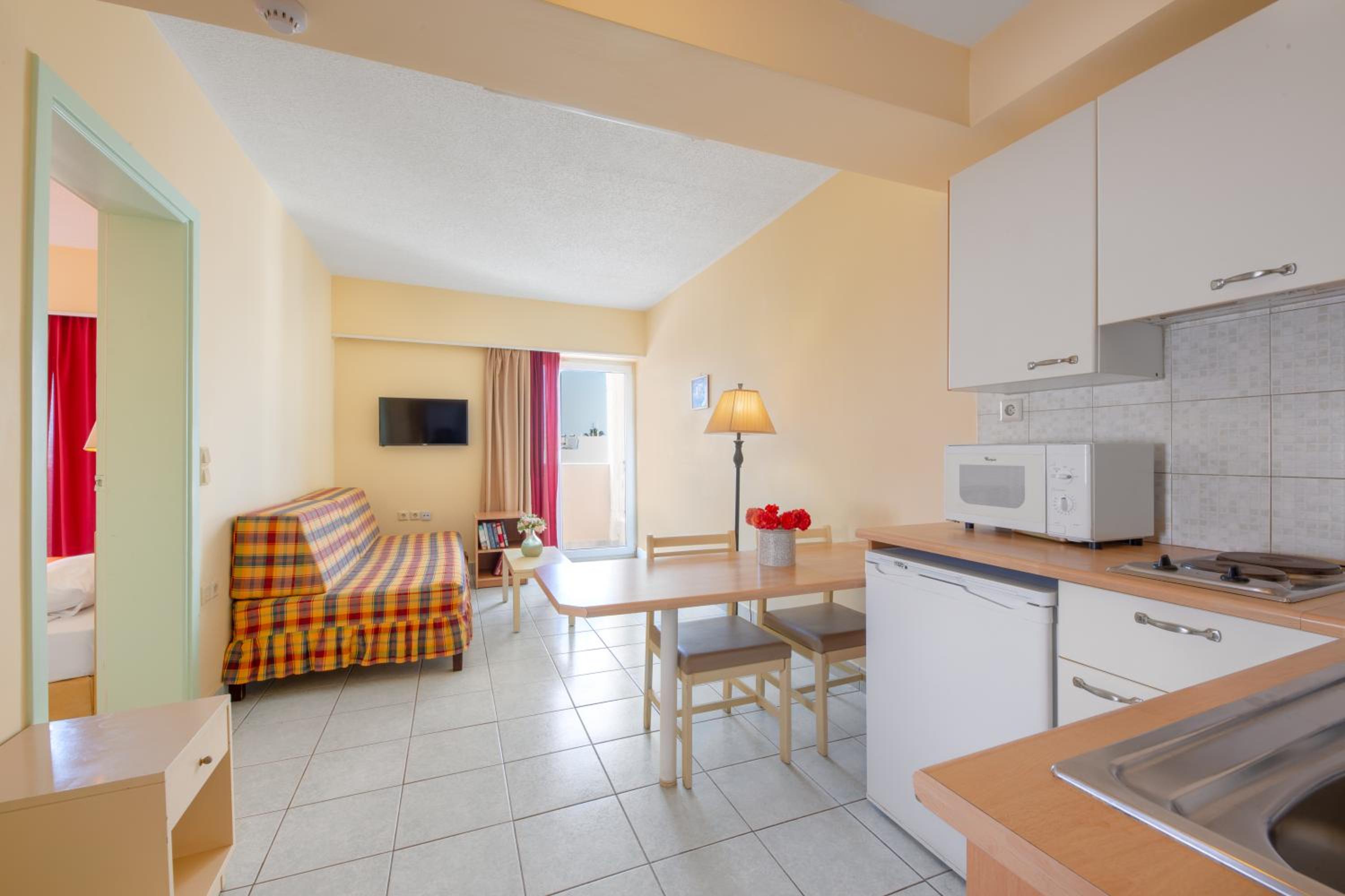 One-Bedroom Apartment photo 2