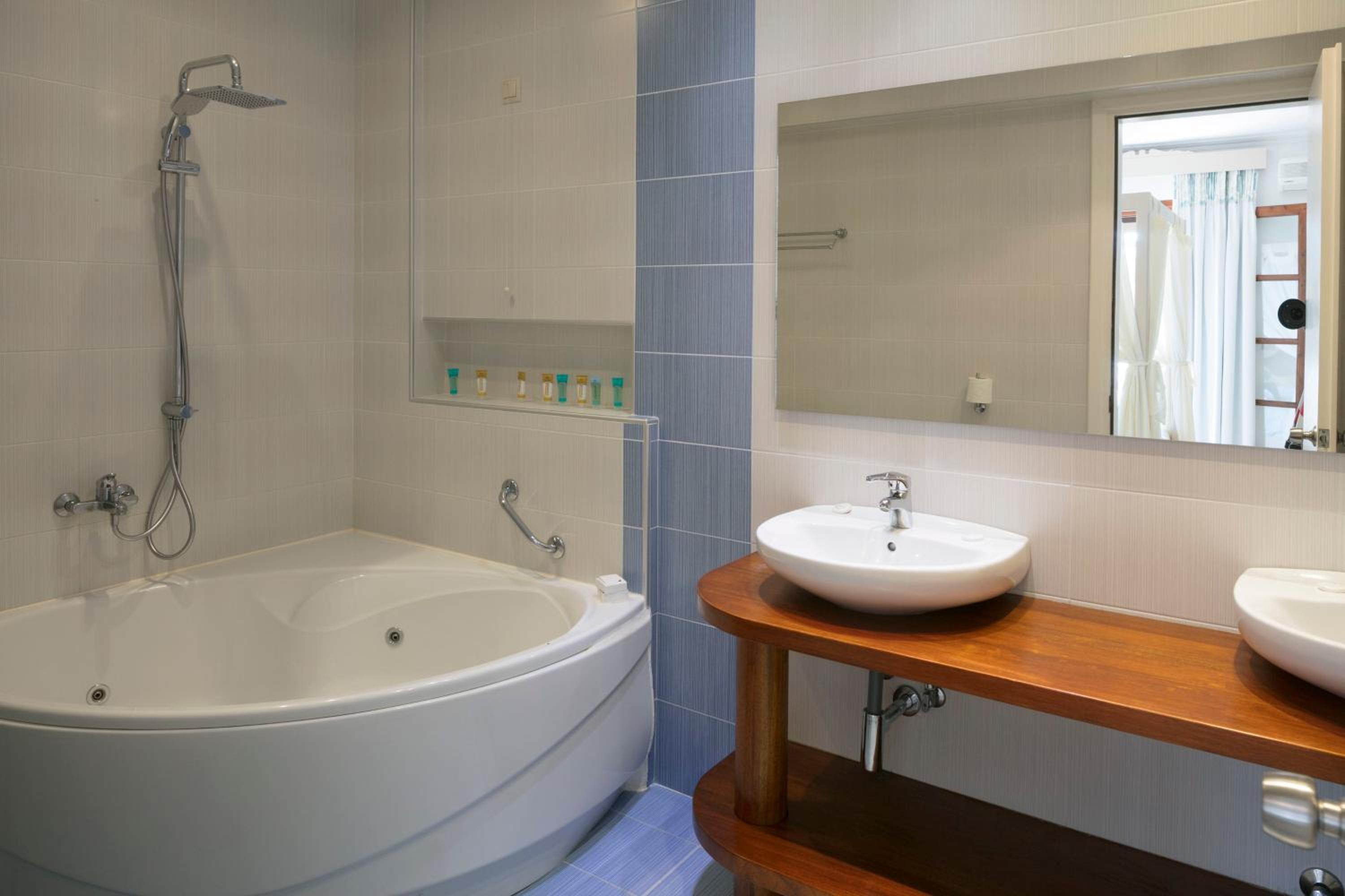 Superior Suite with Sea View photo 3
