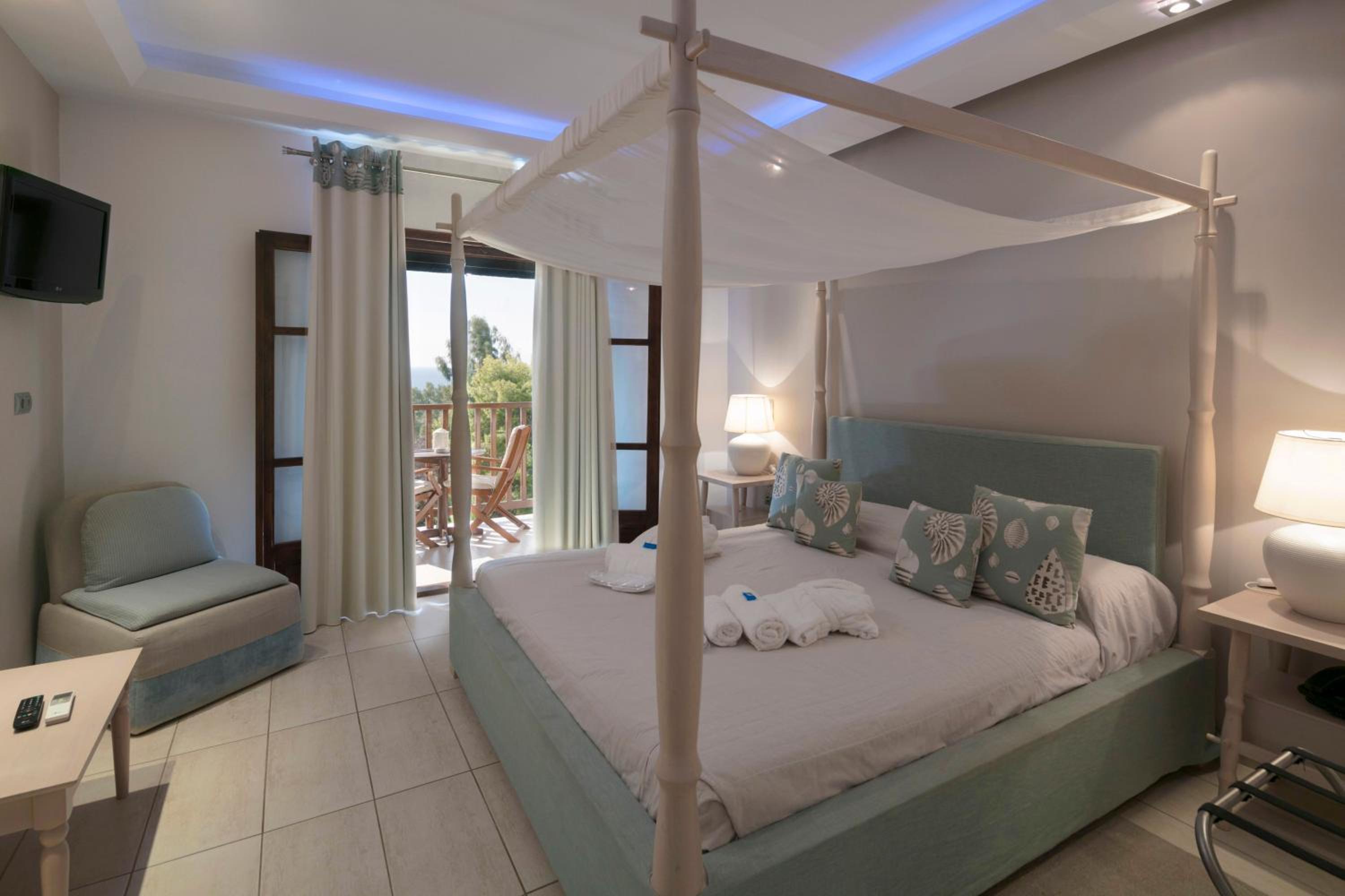 Deluxe Double Room with Sea View photo 2