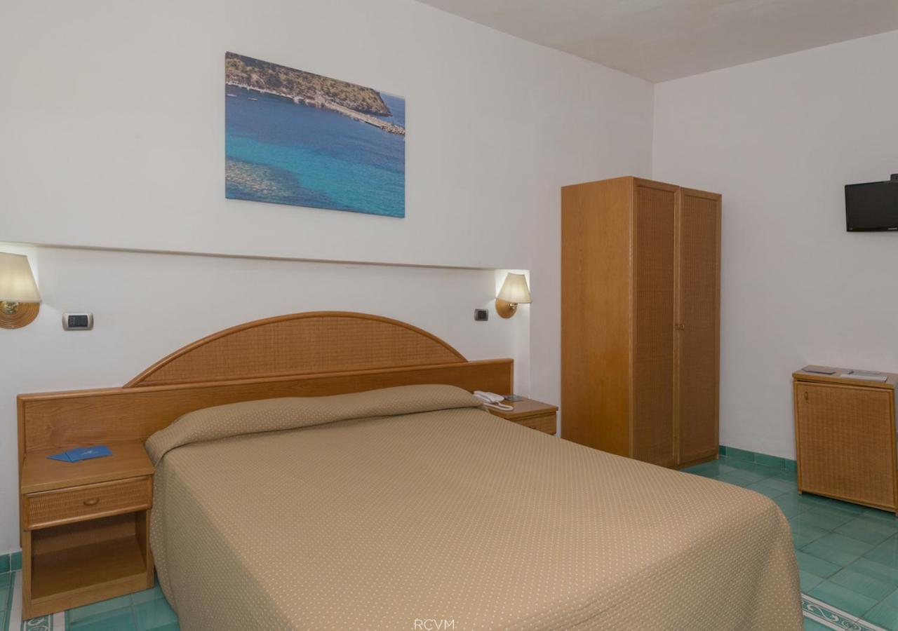 Economy Double Room - Photo 4