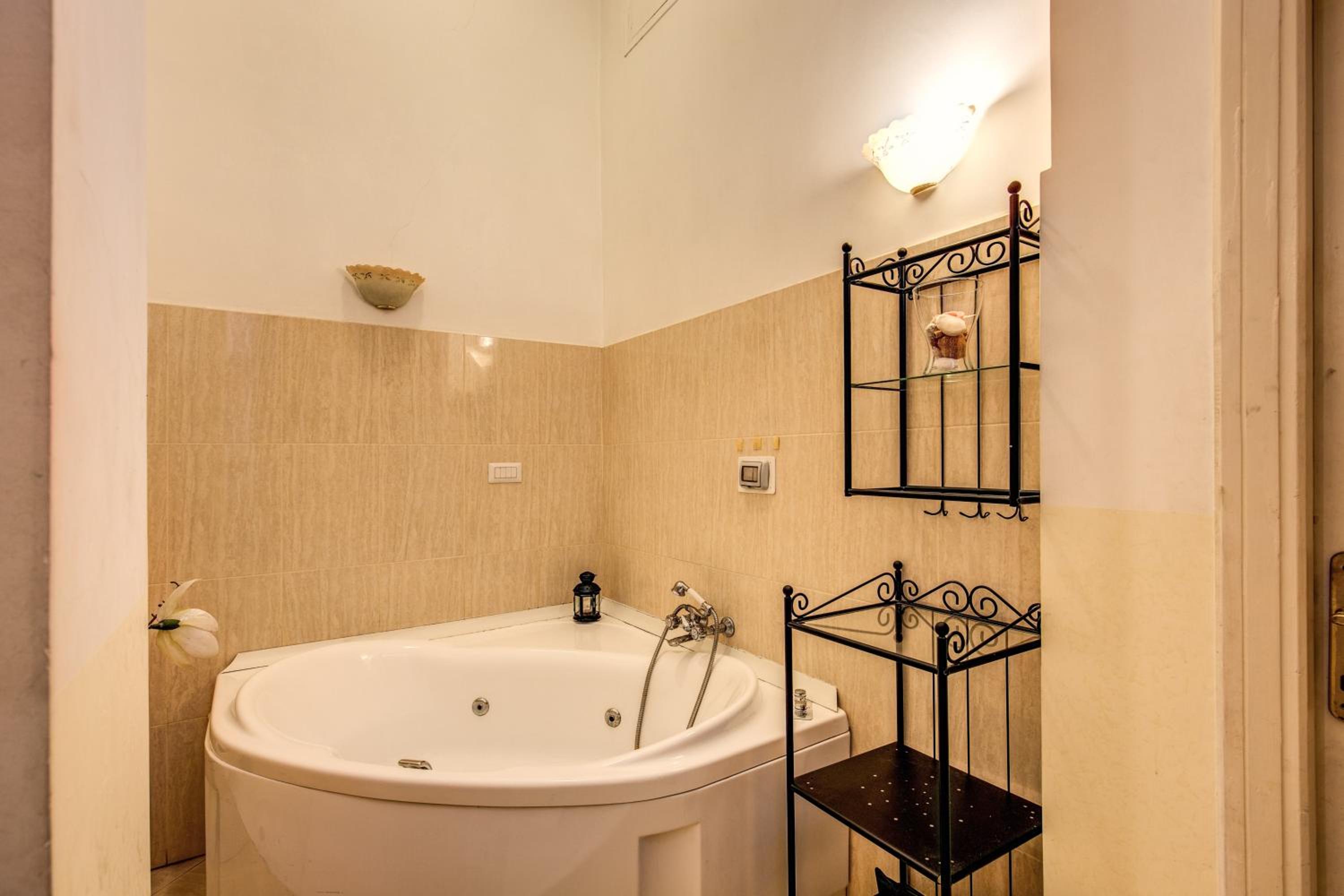 Double Room with Spa Bath photo 2