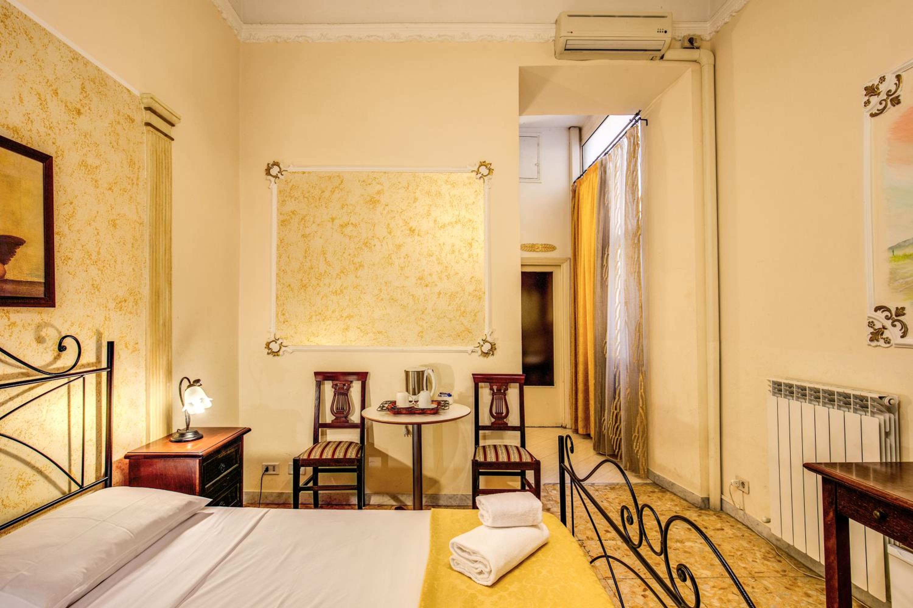 Double Room with Spa Bath photo 3
