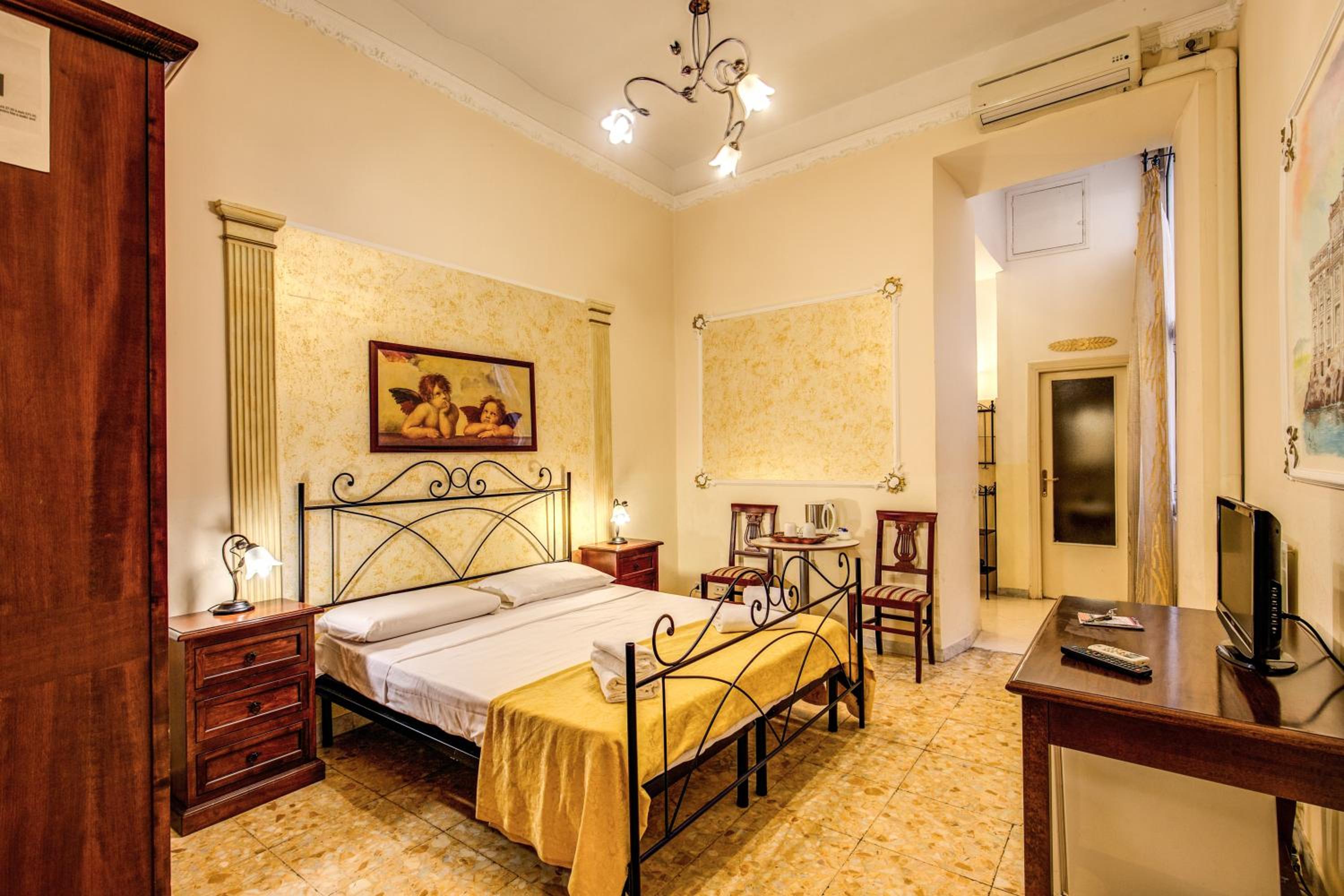 Double Room with Spa Bath photo 1