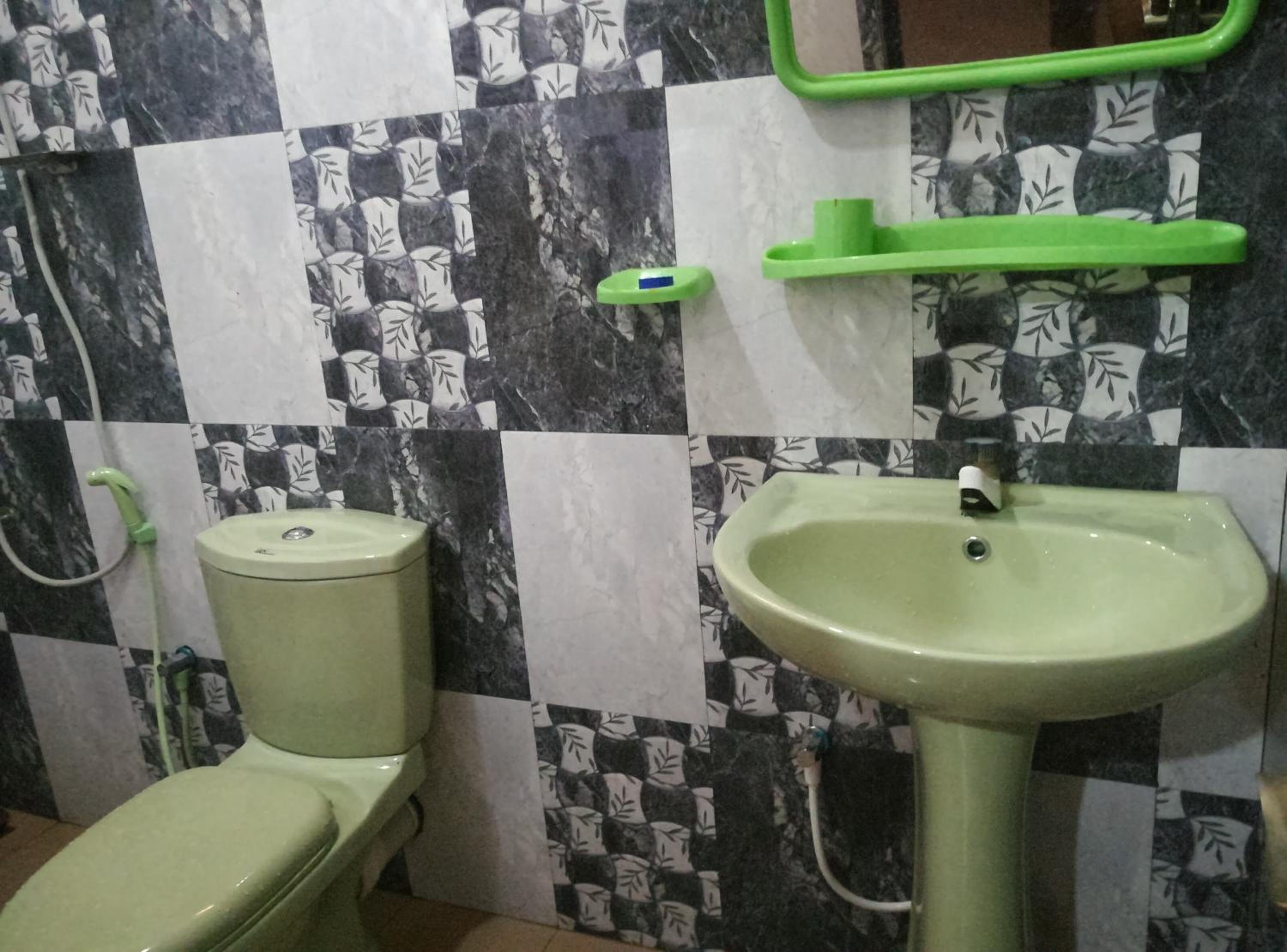 Family Room with Bathroom photo 2