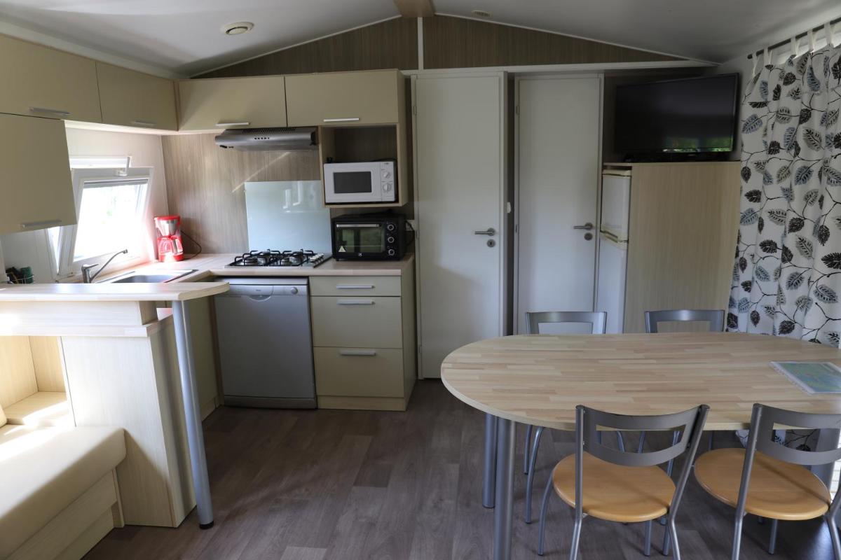 Three-Bedroom Bungalow - Photo 5
