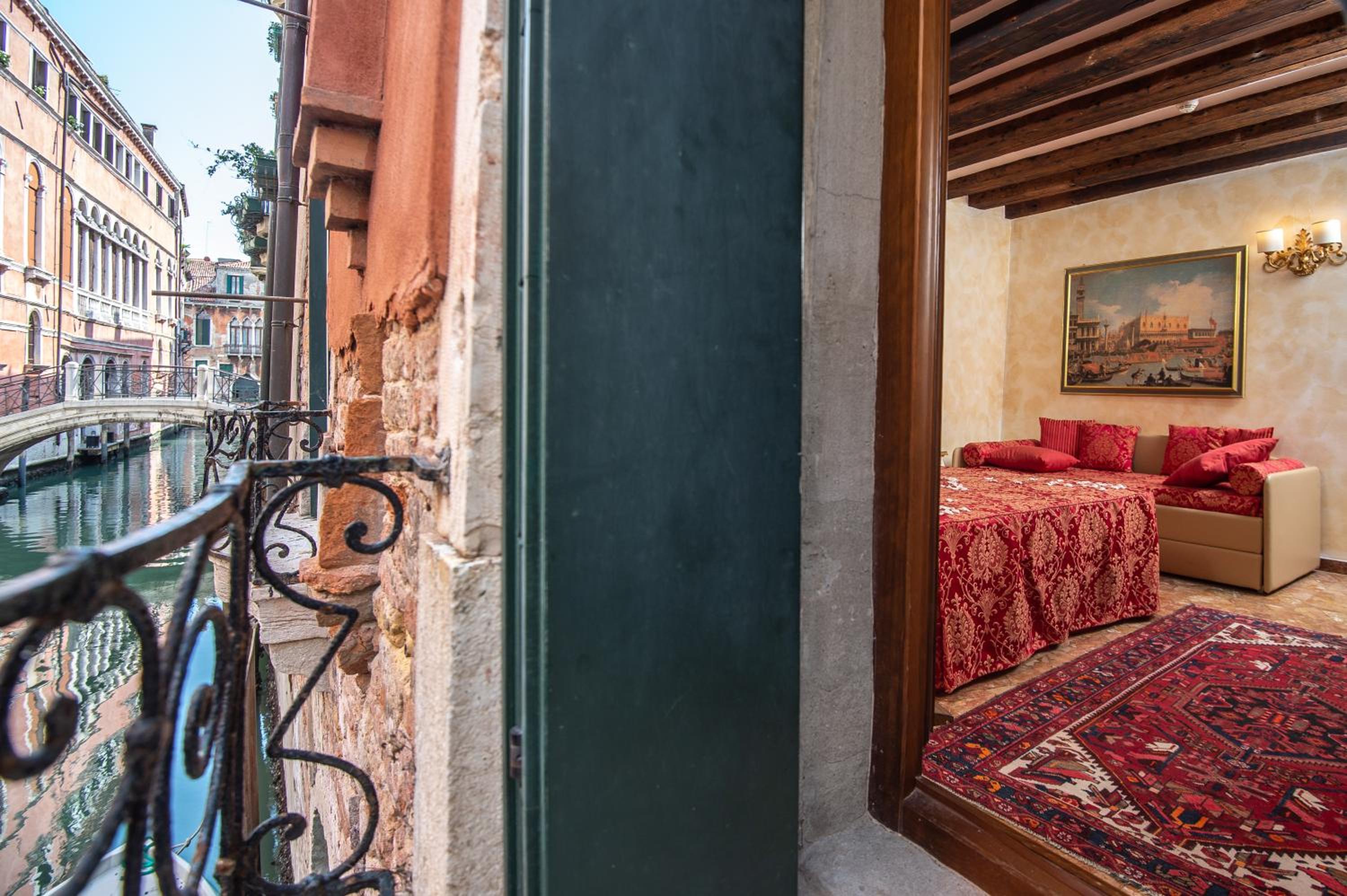 Suite with Canal View