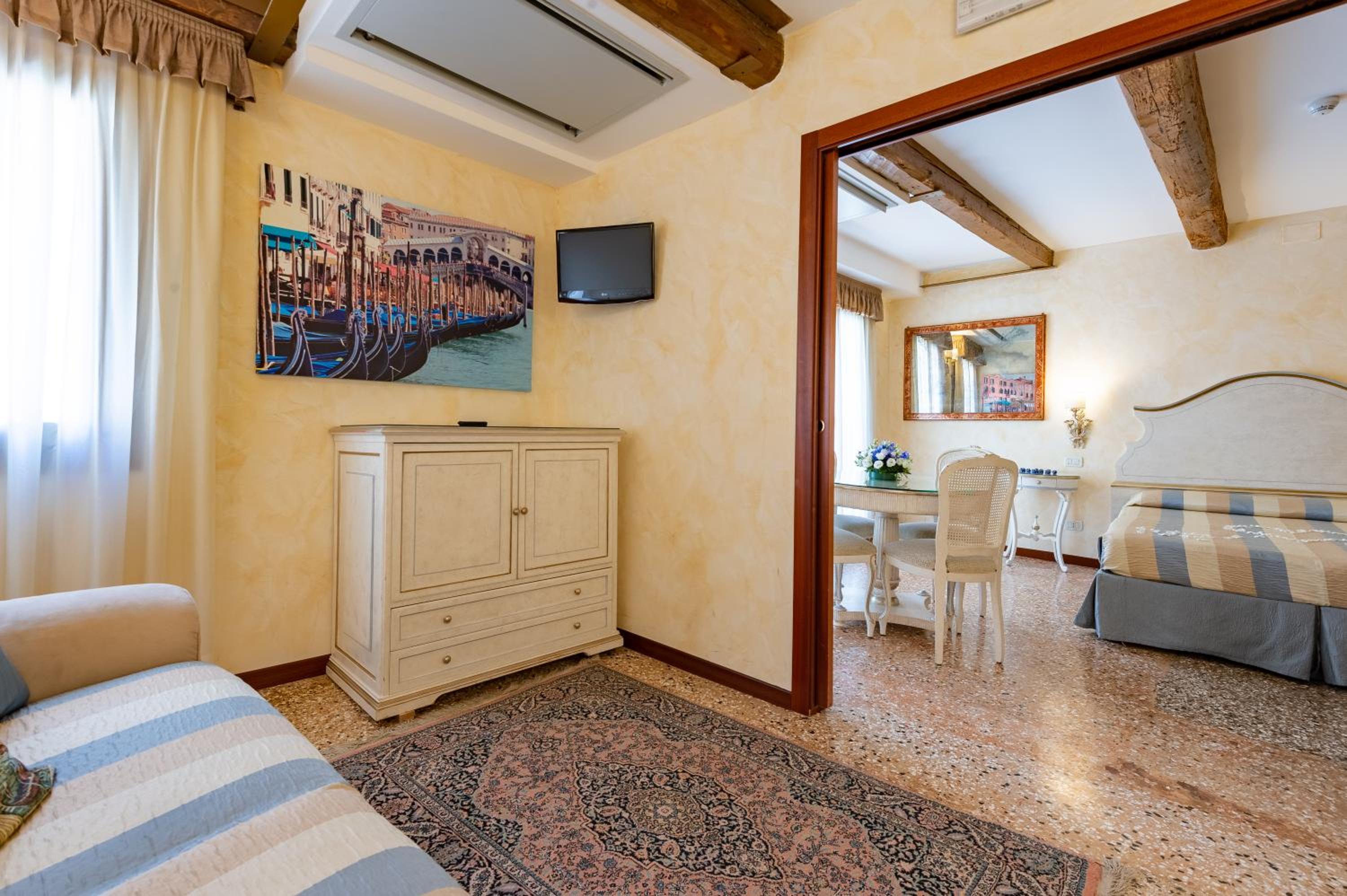 Suite with Canal View