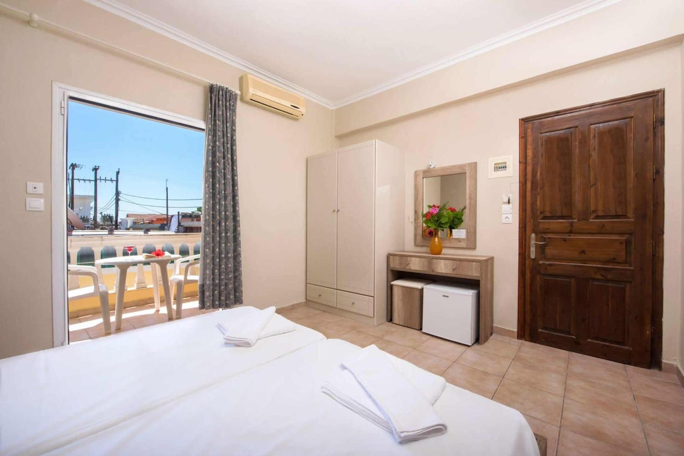 Economy Twin Room photo 3
