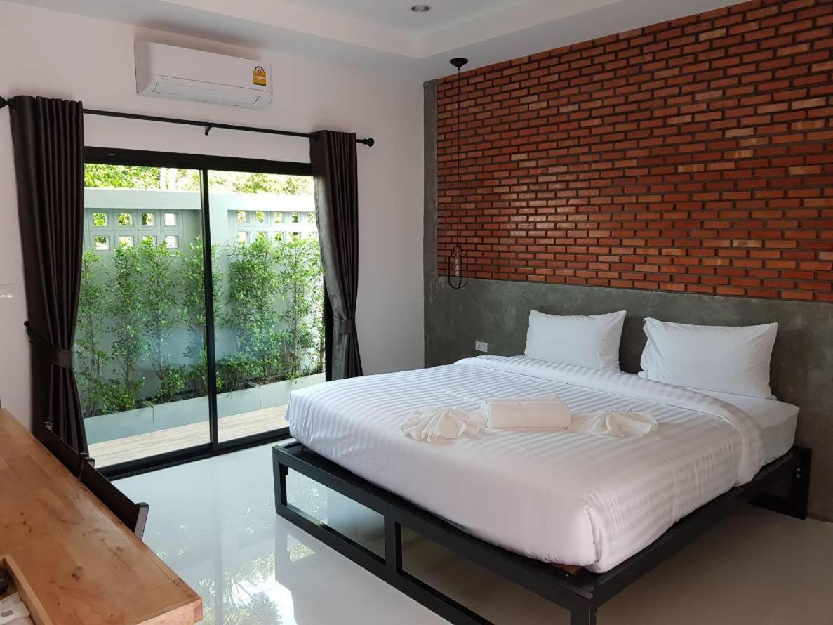 King Room with Balcony - Photo 1