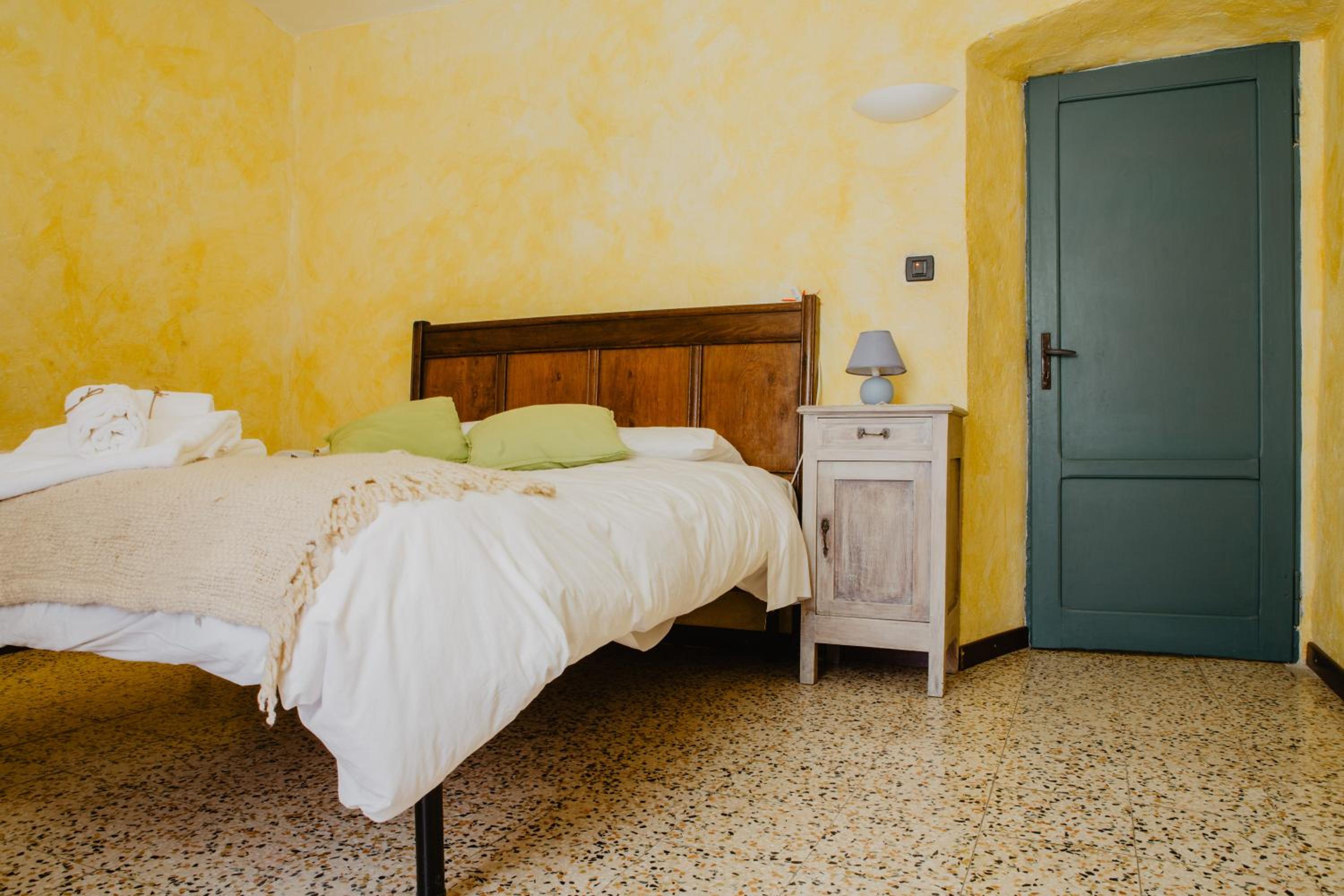 Quadruple Room with Private Bathroom photo 3