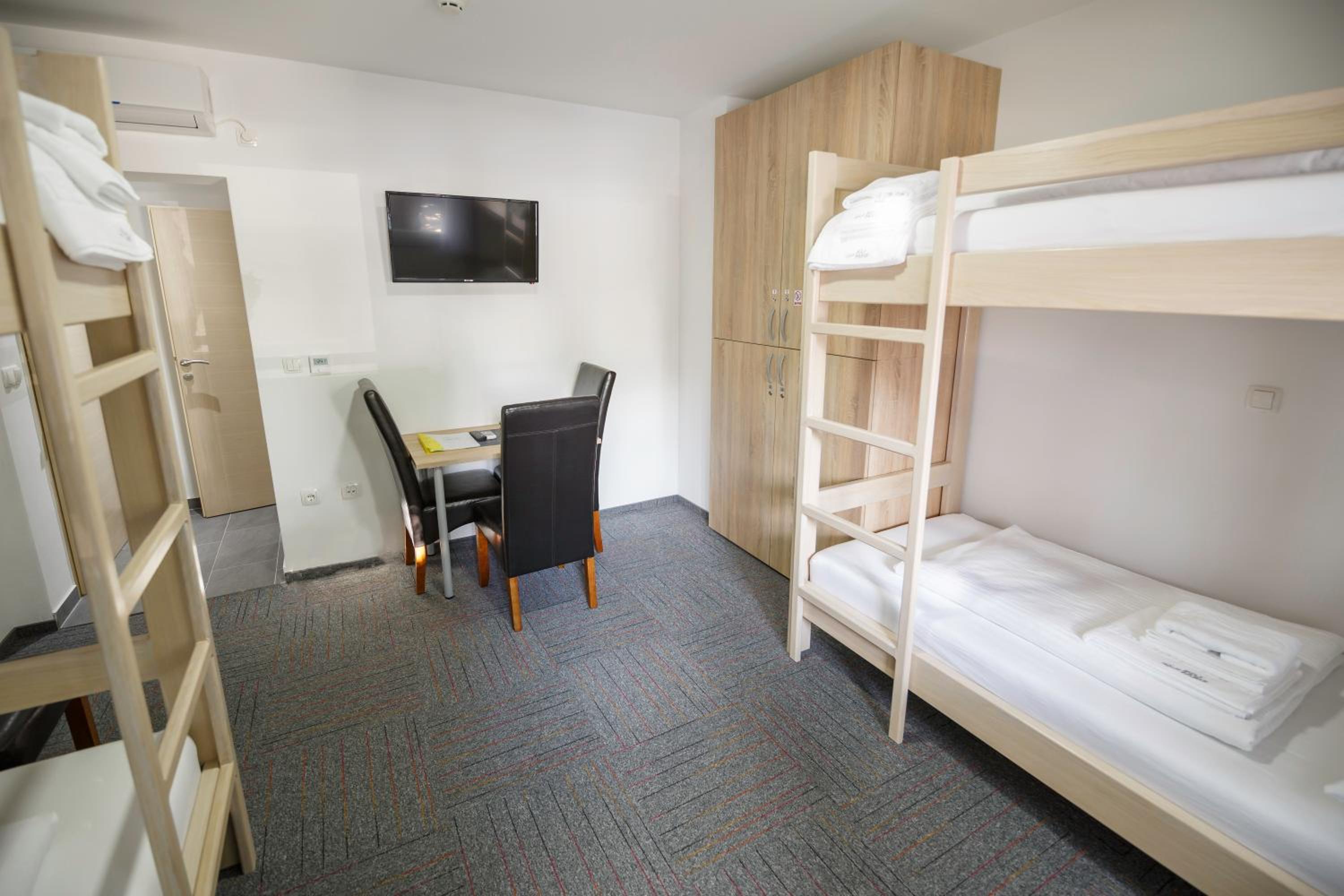 Quadruple Room with Bathroom photo 3