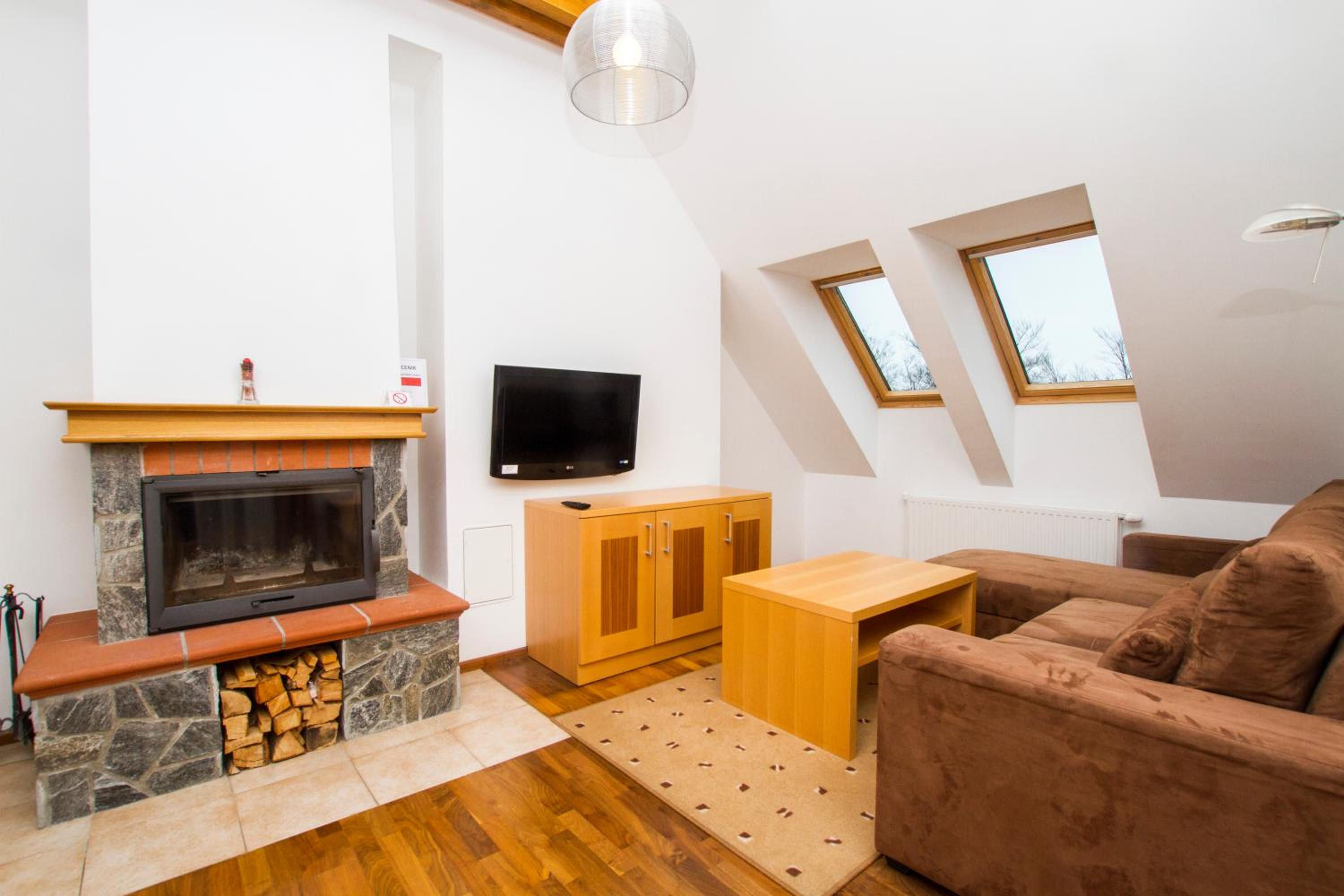 Deluxe Two-Bedroom Apartment with Balcony photo 2